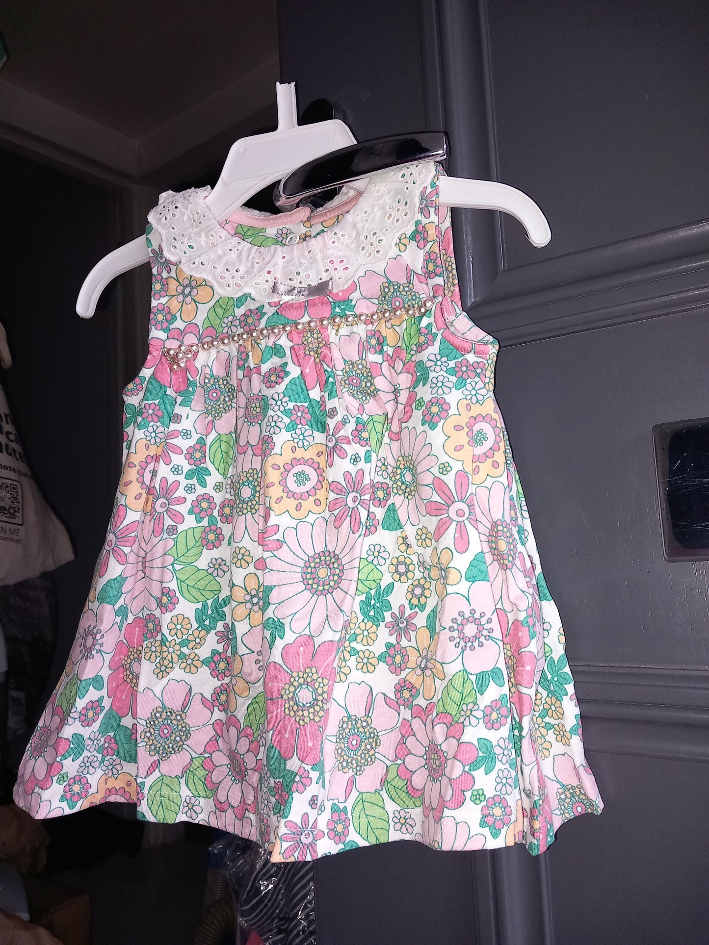 BABY WHITE TRIM NECKLINE FLORAL