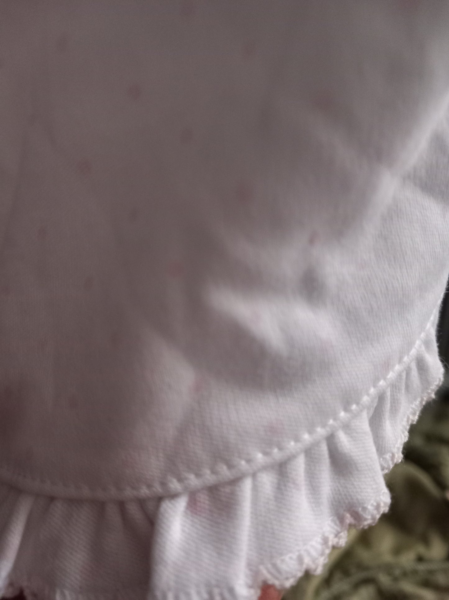 6 MTHS BABY 2 PIECE CREAM EMBROIDERED TOP AND SHORTS