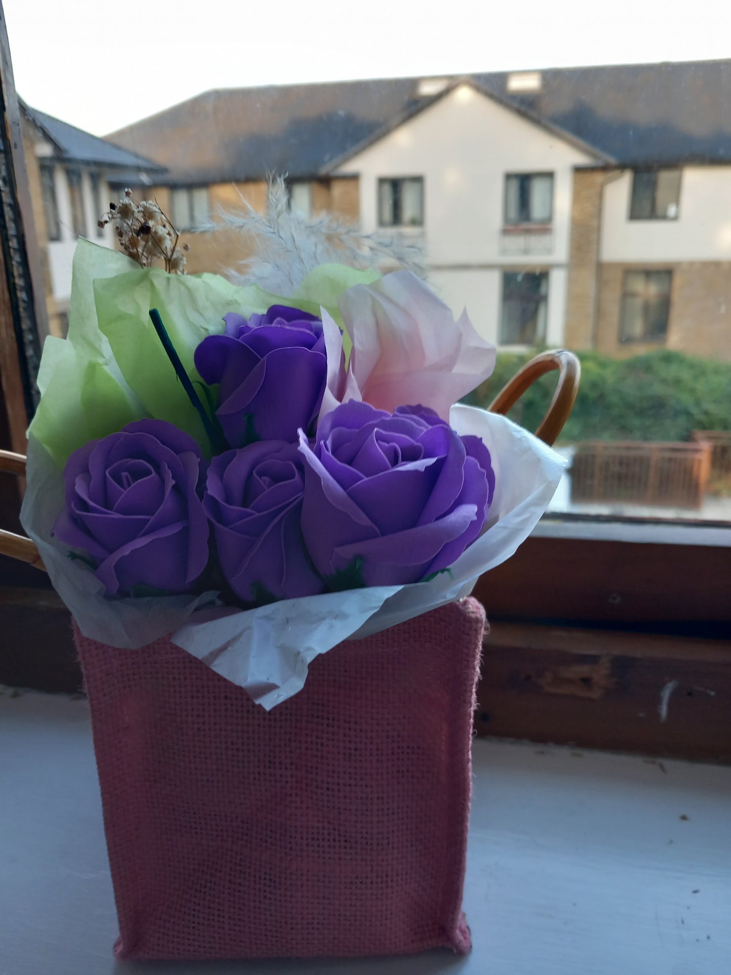 PURPLE SOAP ROSES IN PINK JUTE BAG