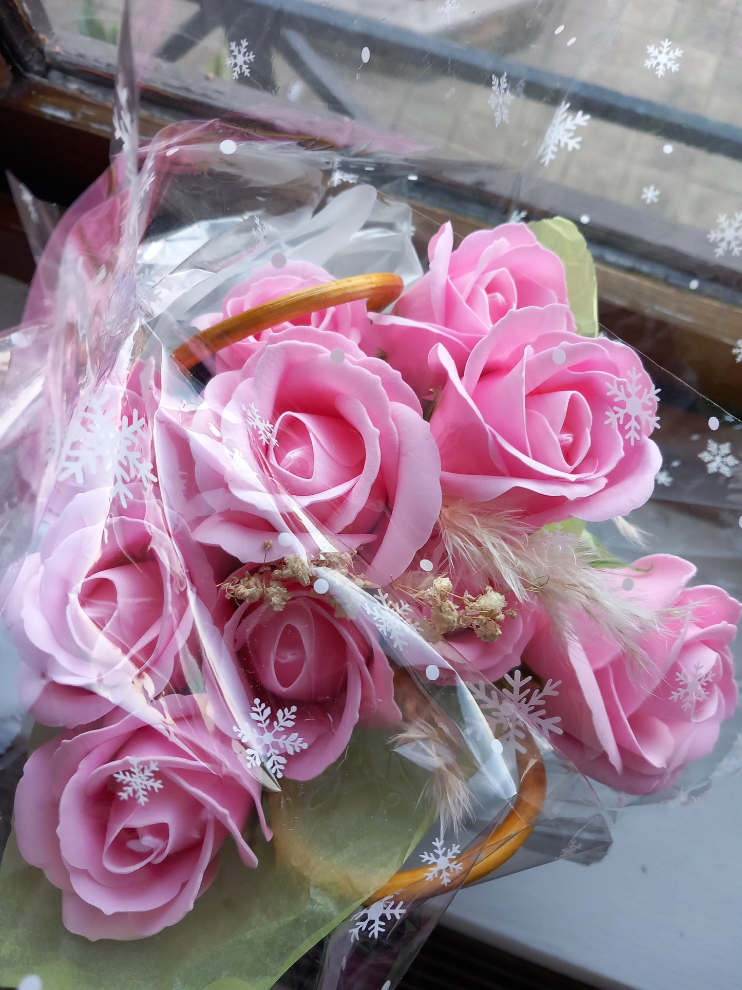 BLACK JUTE BAG PINK SOAP ROSES