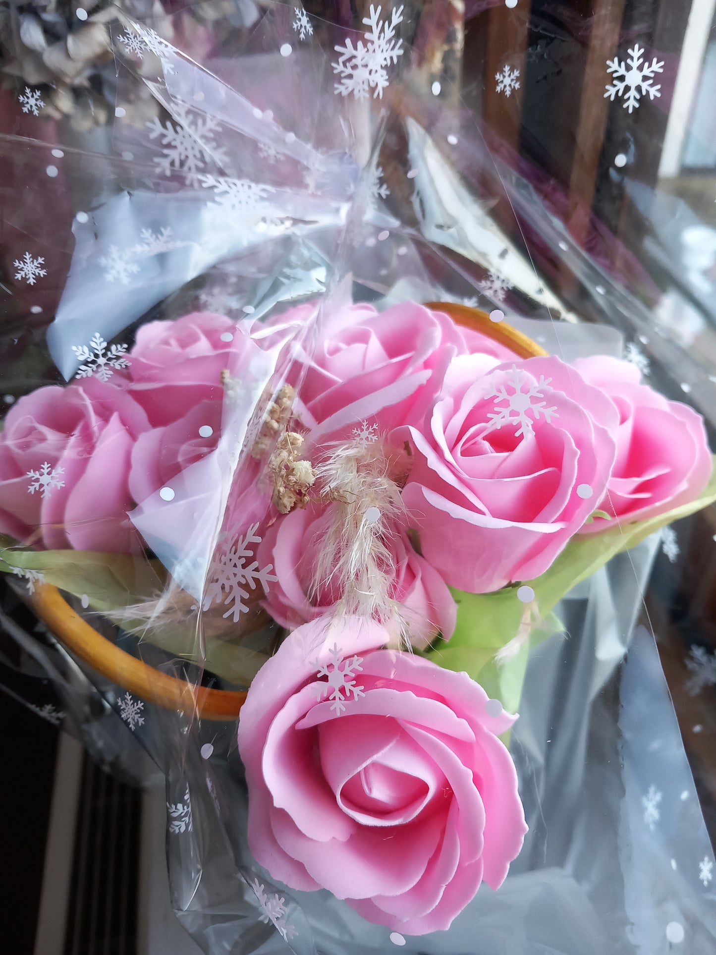 BLACK JUTE BAG PINK SOAP ROSES