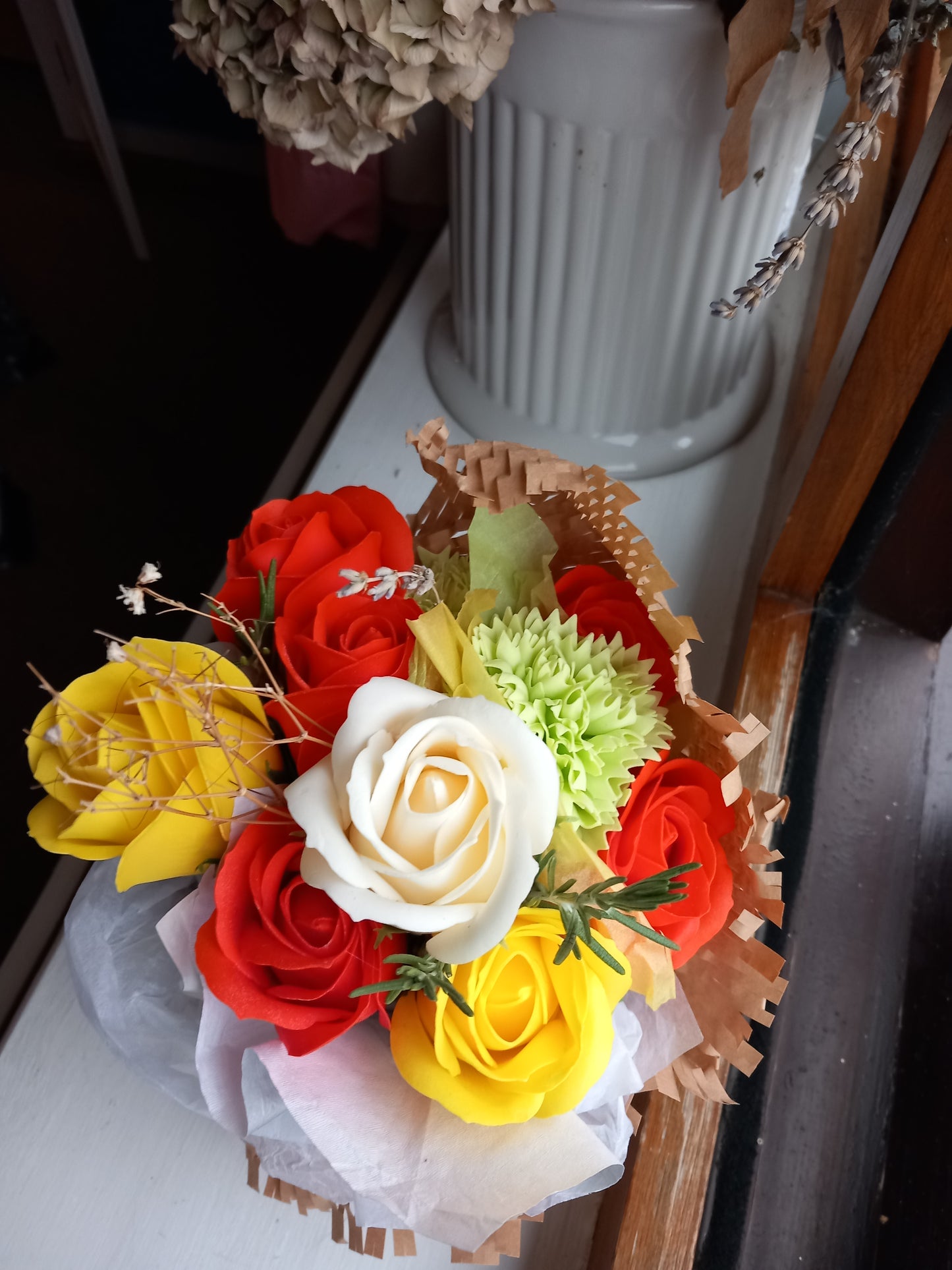ROSE MIXED FLOWER HEADS SOAP SUNSET ORANGE YELLOW CREAM IN GLASSWARE