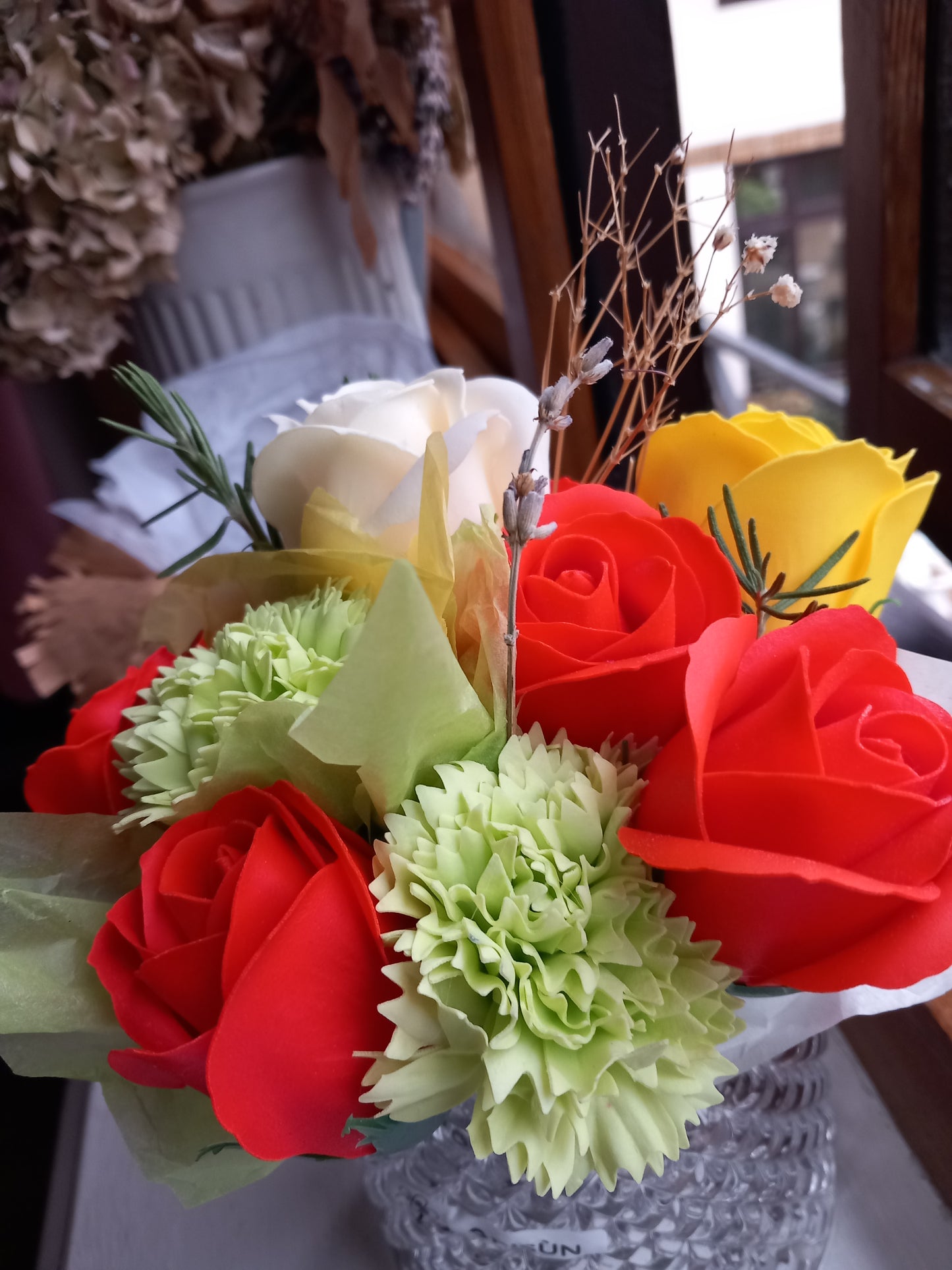 ROSE MIXED FLOWER HEADS SOAP SUNSET ORANGE YELLOW CREAM IN GLASSWARE