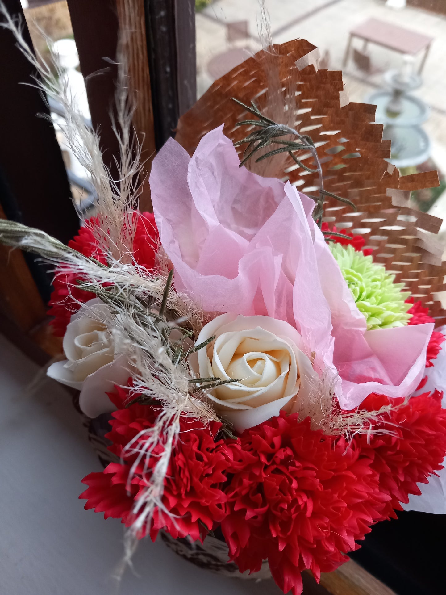 RED GREEN MIX FLOWER SOAP IN GLASSWARE