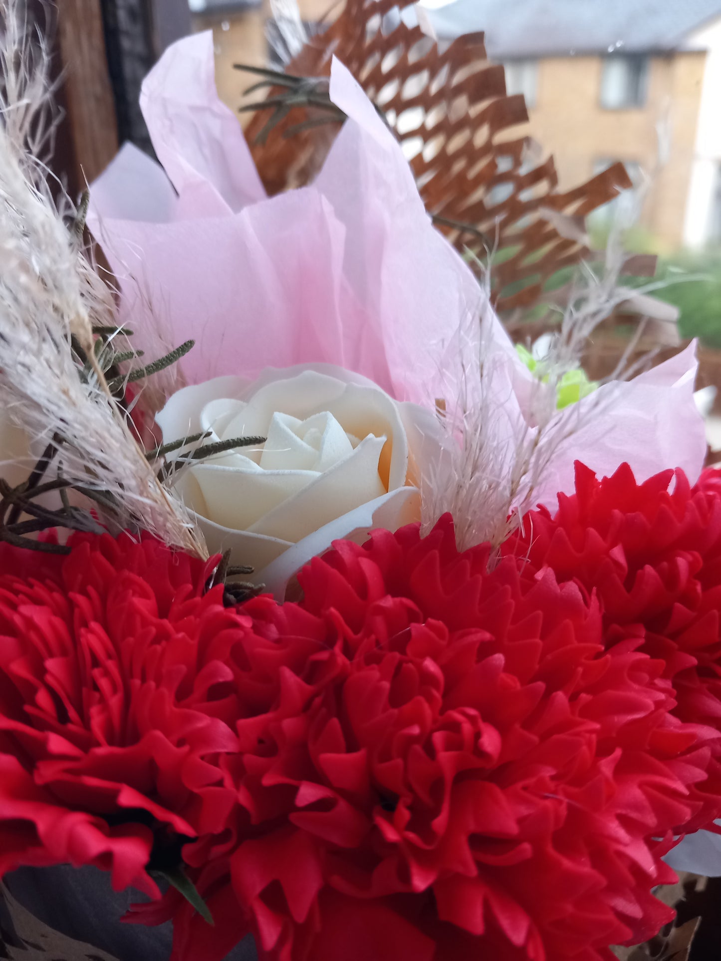 RED GREEN MIX FLOWER SOAP IN GLASSWARE