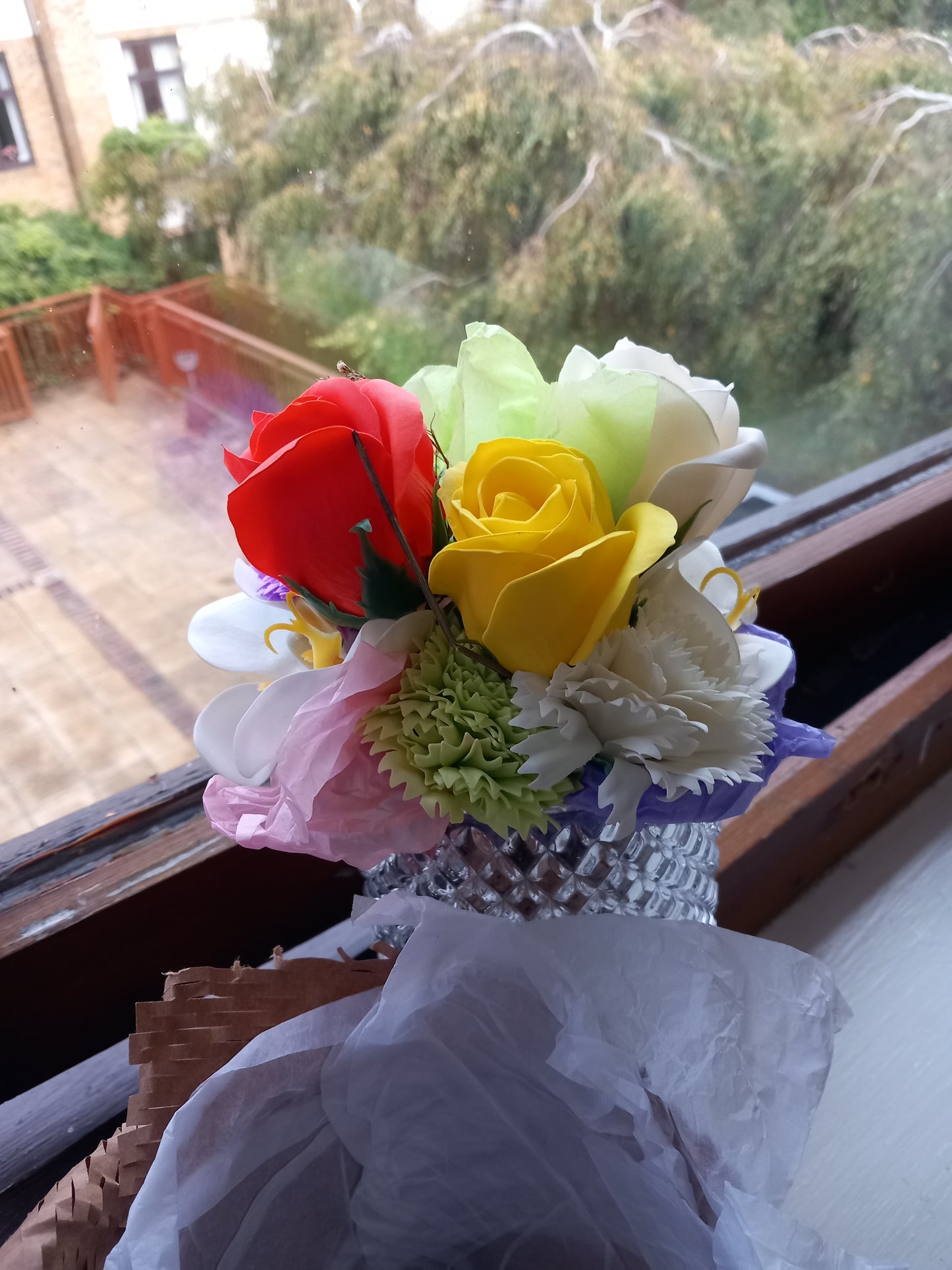 COLOUR CARNATIONS MULTI COLOUR FLOWER SOAP MIXED ROSES IN GLASSWARE