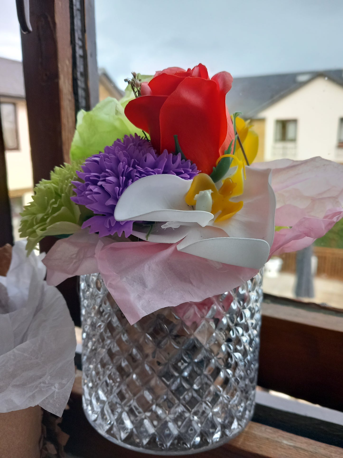 COLOUR CARNATIONS MULTI COLOUR FLOWER SOAP MIXED ROSES IN GLASSWARE