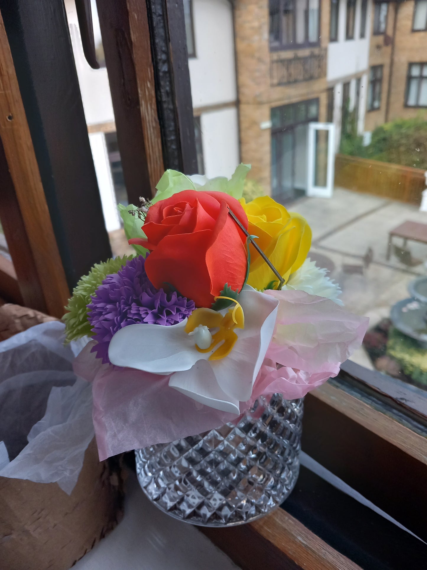 COLOUR CARNATIONS MULTI COLOUR FLOWER SOAP MIXED ROSES IN GLASSWARE