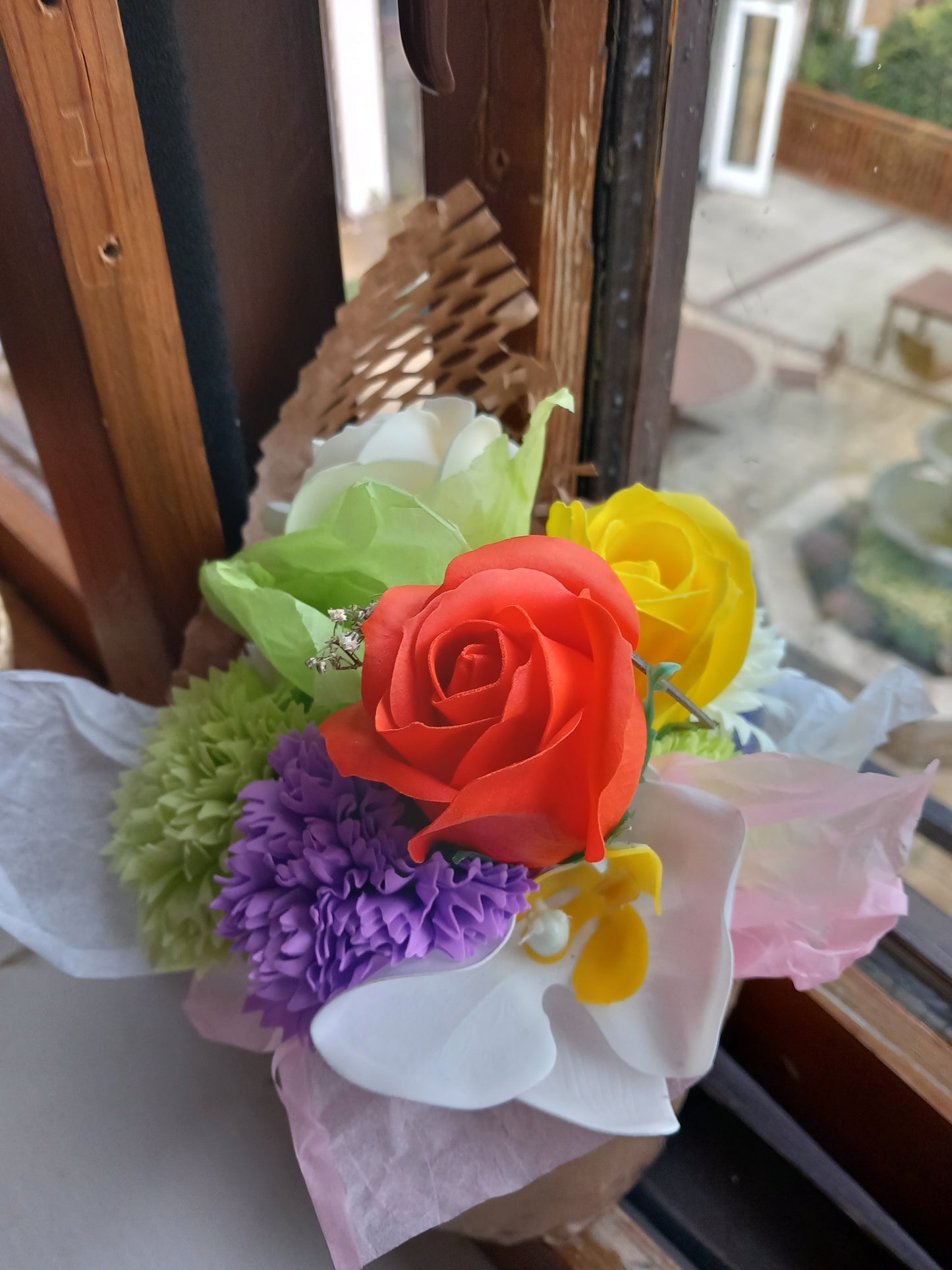 COLOUR CARNATIONS MULTI COLOUR FLOWER SOAP MIXED ROSES IN GLASSWARE
