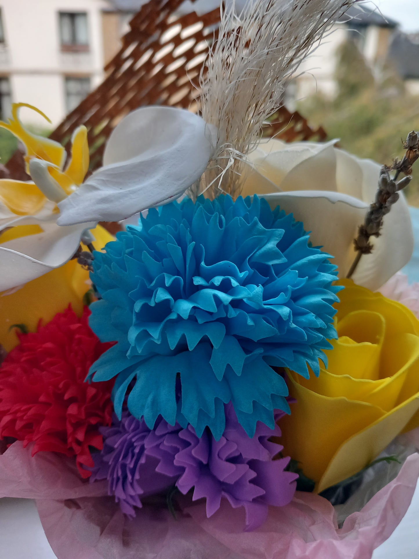 COLOUR CARNATIONS MULTI COLOUR FLOWER SOAP MIXED ROSES IN GLASSWARE
