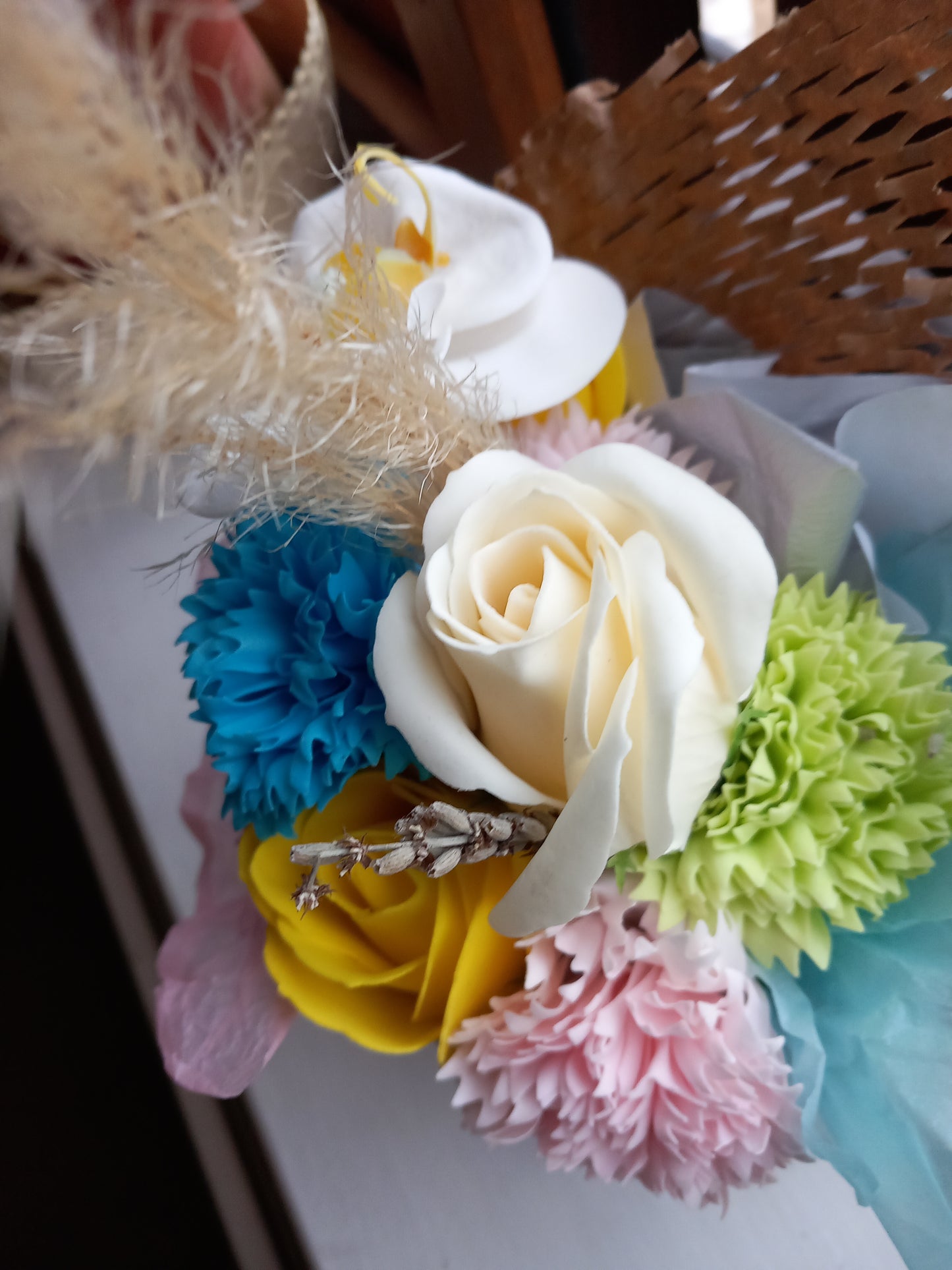 COLOUR CARNATIONS MULTI COLOUR FLOWER SOAP MIXED ROSES IN GLASSWARE