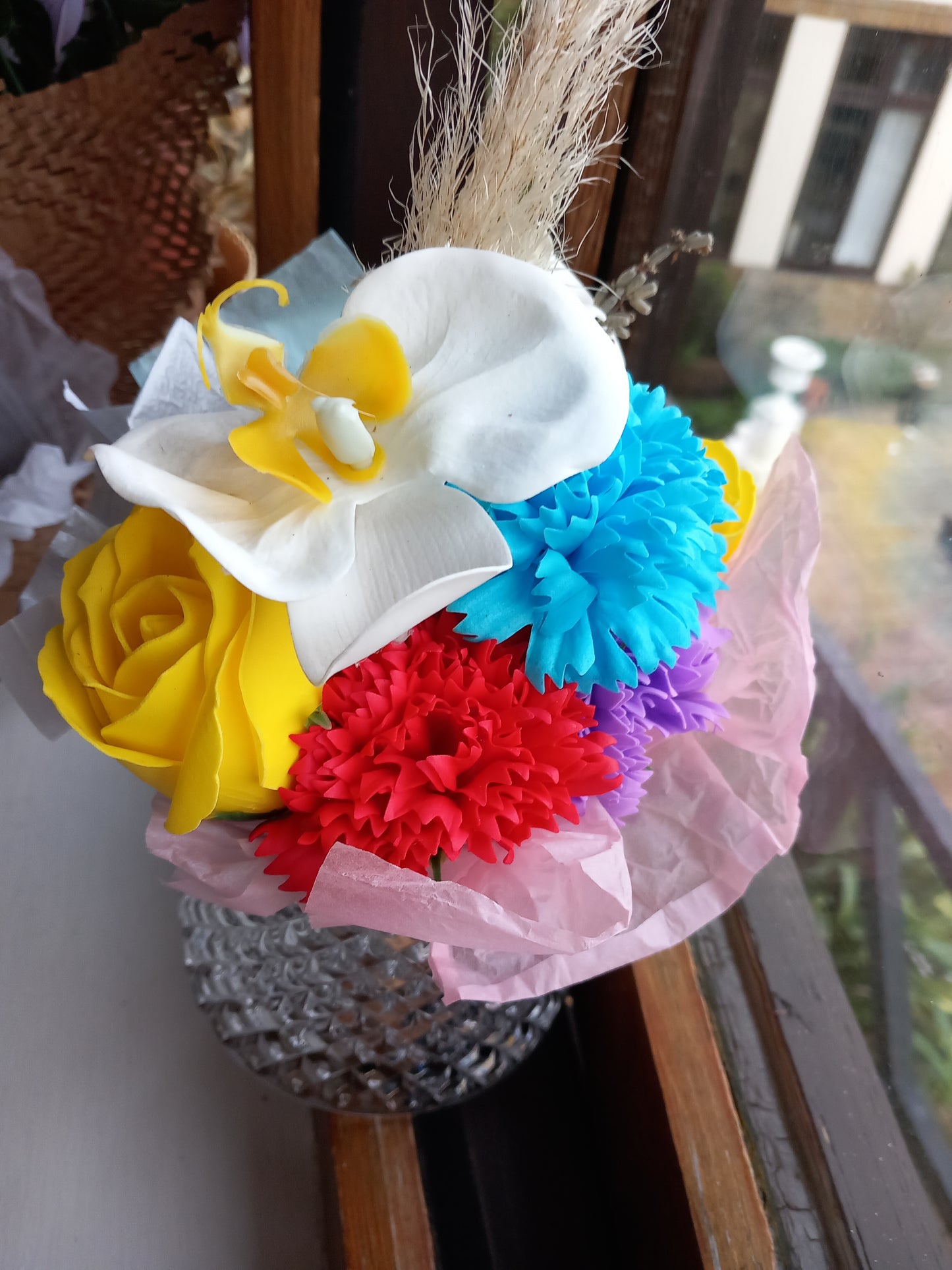 COLOUR CARNATIONS MULTI COLOUR FLOWER SOAP MIXED ROSES IN GLASSWARE