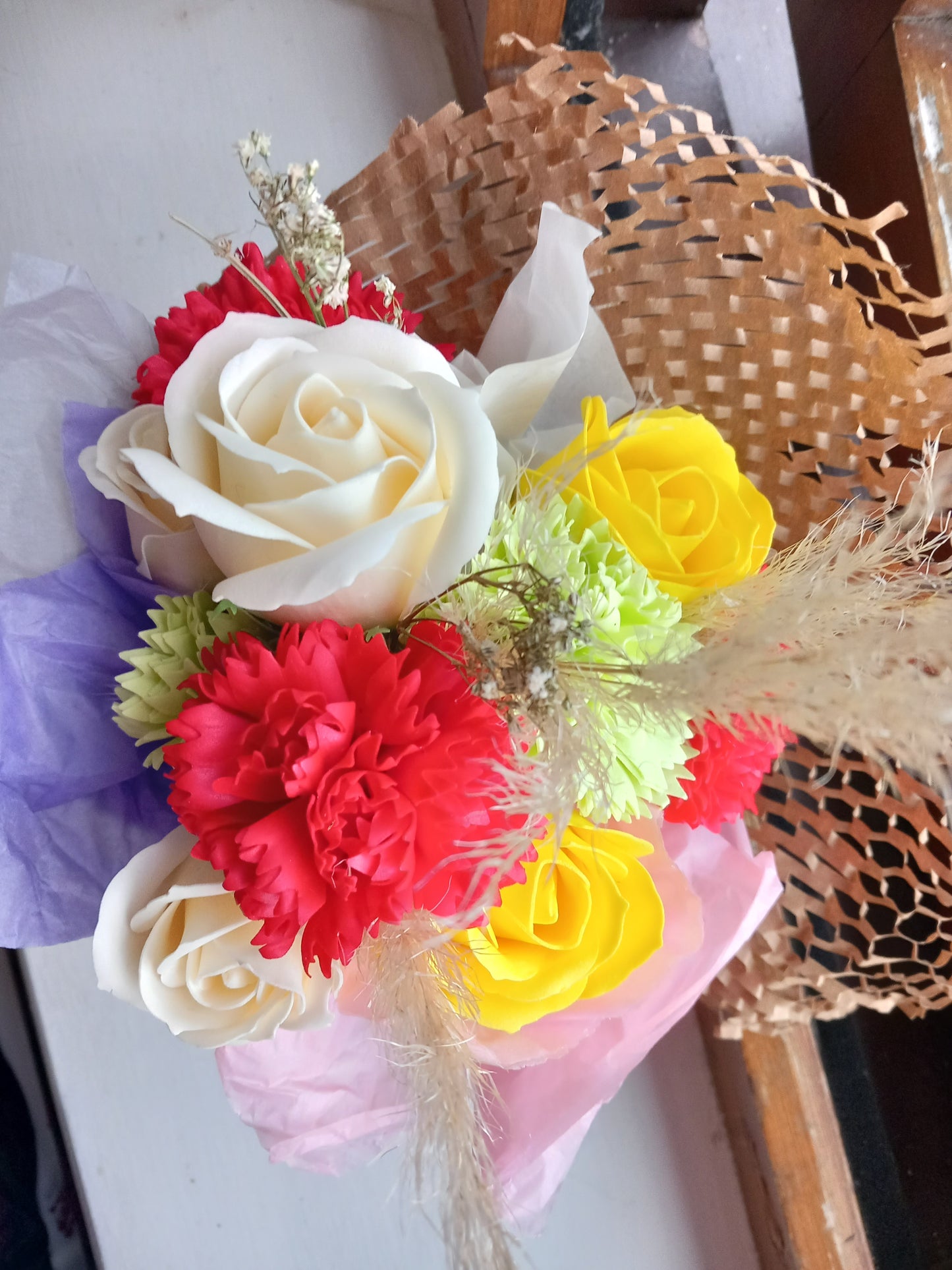 RED CARNATION MULTI COLOUR FLOWER SOAP MIXED ROSES IN GLASSWARE