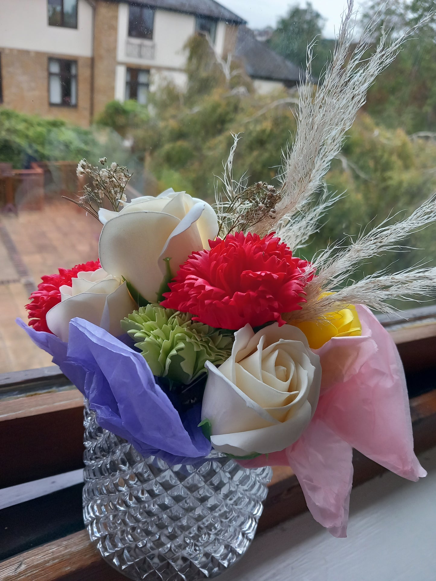 RED CARNATION MULTI COLOUR FLOWER SOAP MIXED ROSES IN GLASSWARE