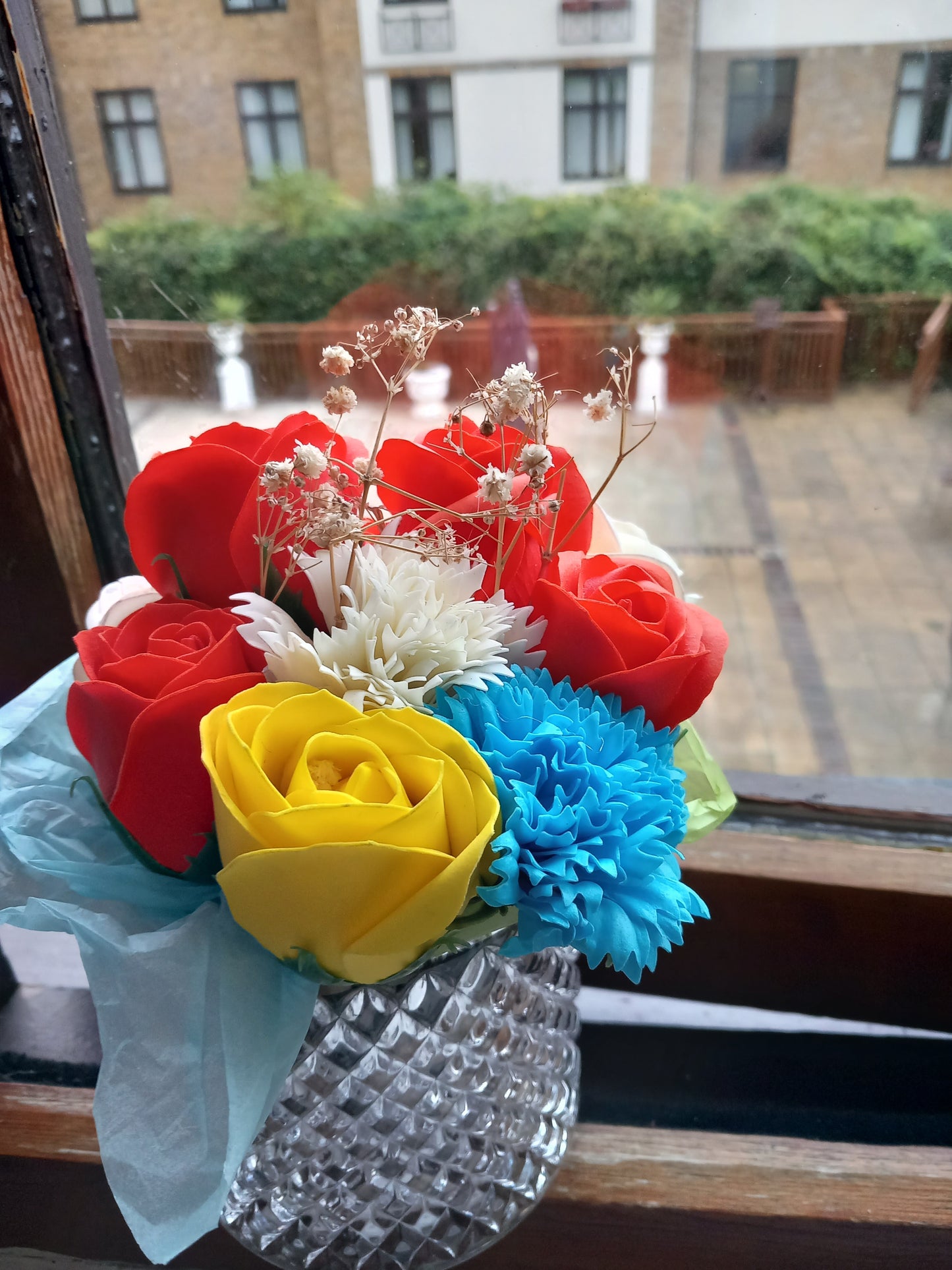 MY COLOUR CARNATIONS MULTI COLOUR FLOWER SOAP MIXED ROSES AND SUNSET ORANGE ROSE IN GLASSWARE