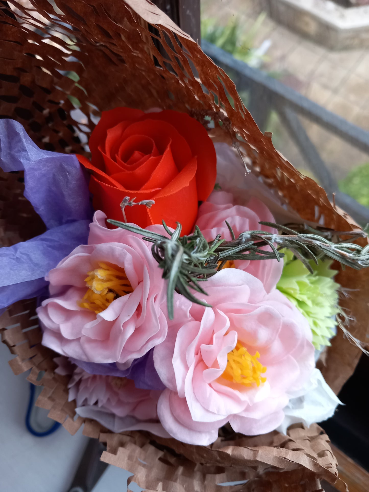 PINK CAMELIA GREEN CARNATION 10 FLOWER SOAP SUNSET ORANGE MIX OPTION IN GLASSWARE