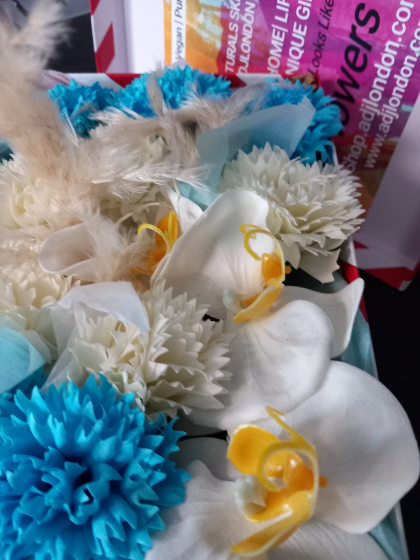 BLUE/WHITE CARNATIONS AND WHITE ORCHIDS COLOUR FLOWER SOAP MIXED IN GIFTBOX