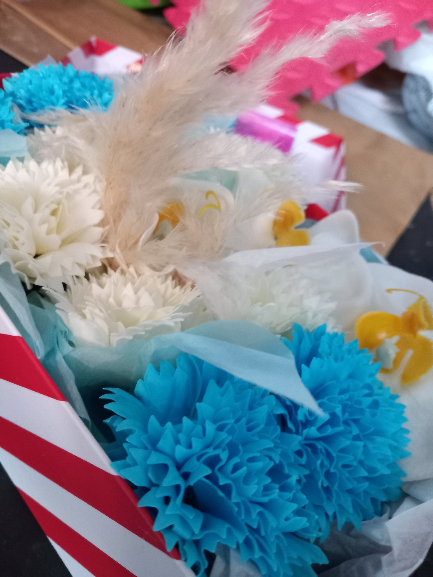 BLUE/WHITE CARNATIONS AND WHITE ORCHIDS COLOUR FLOWER SOAP MIXED IN GIFTBOX