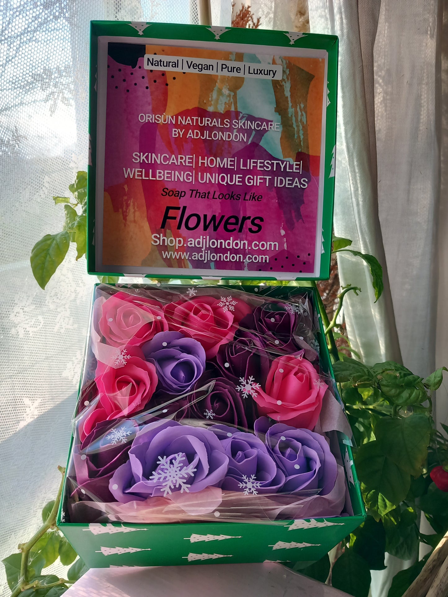 NO PRAMPRAS PURPLE PINK LARGE ROSE HEADS FLOWER SOAP IN GREEN DISPLAY BOX