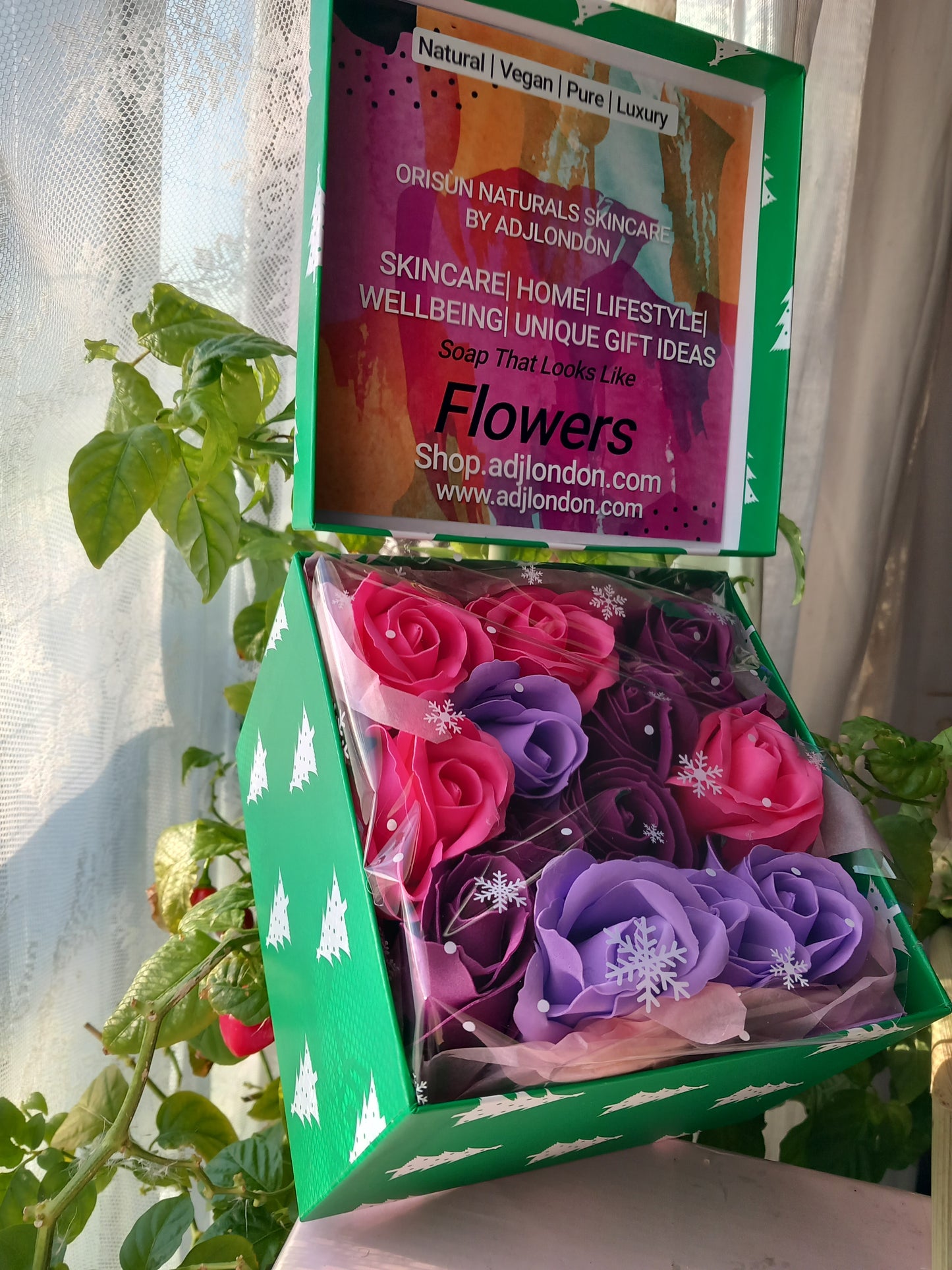 NO PRAMPRAS PURPLE PINK LARGE ROSE HEADS FLOWER SOAP IN GREEN DISPLAY BOX