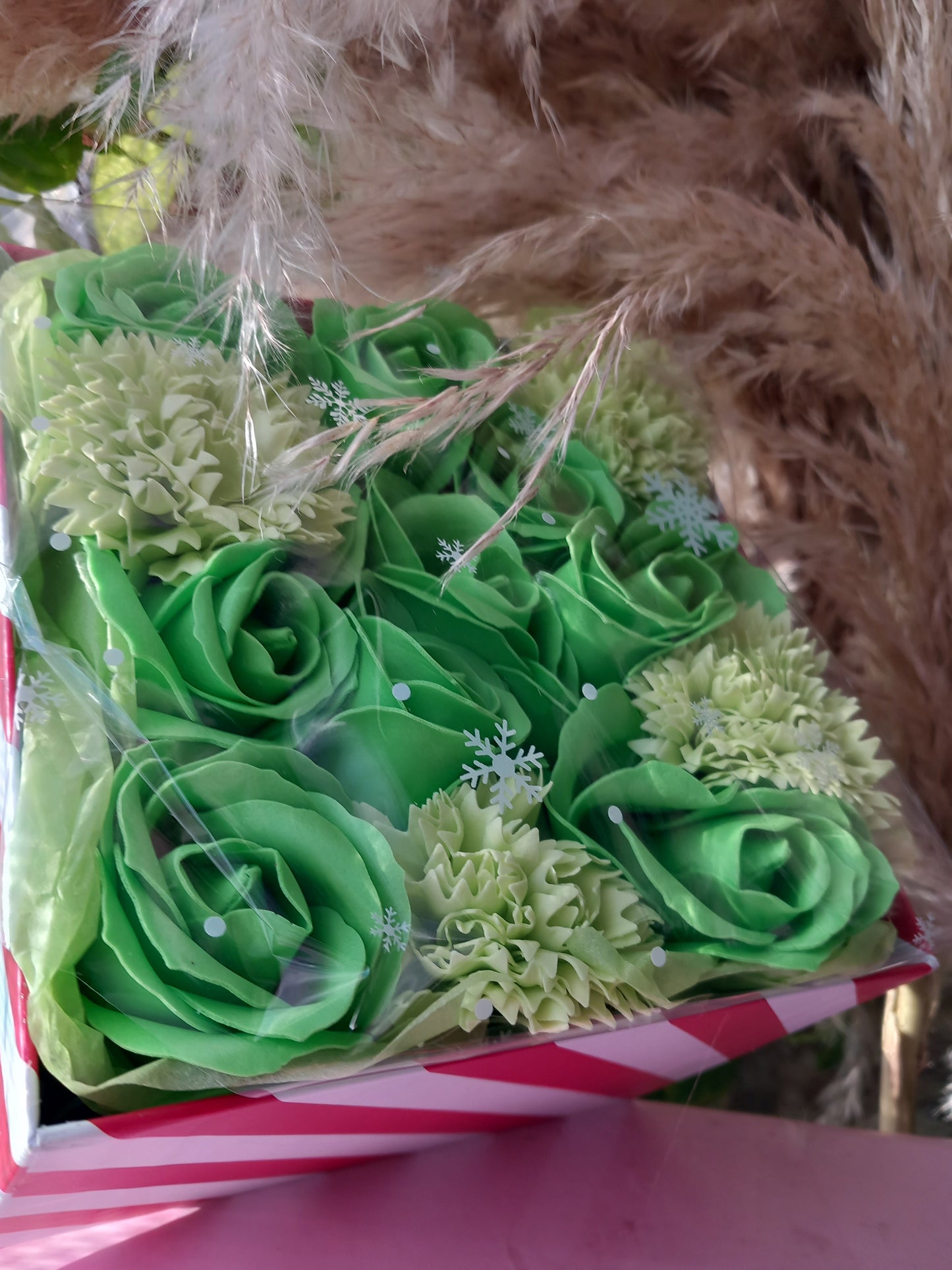 ALL SHADES GREEN ROSE HEADS CARNATIONS FLOWER SOAP IN CANDY CANE COLOUR DISPLAY BOX