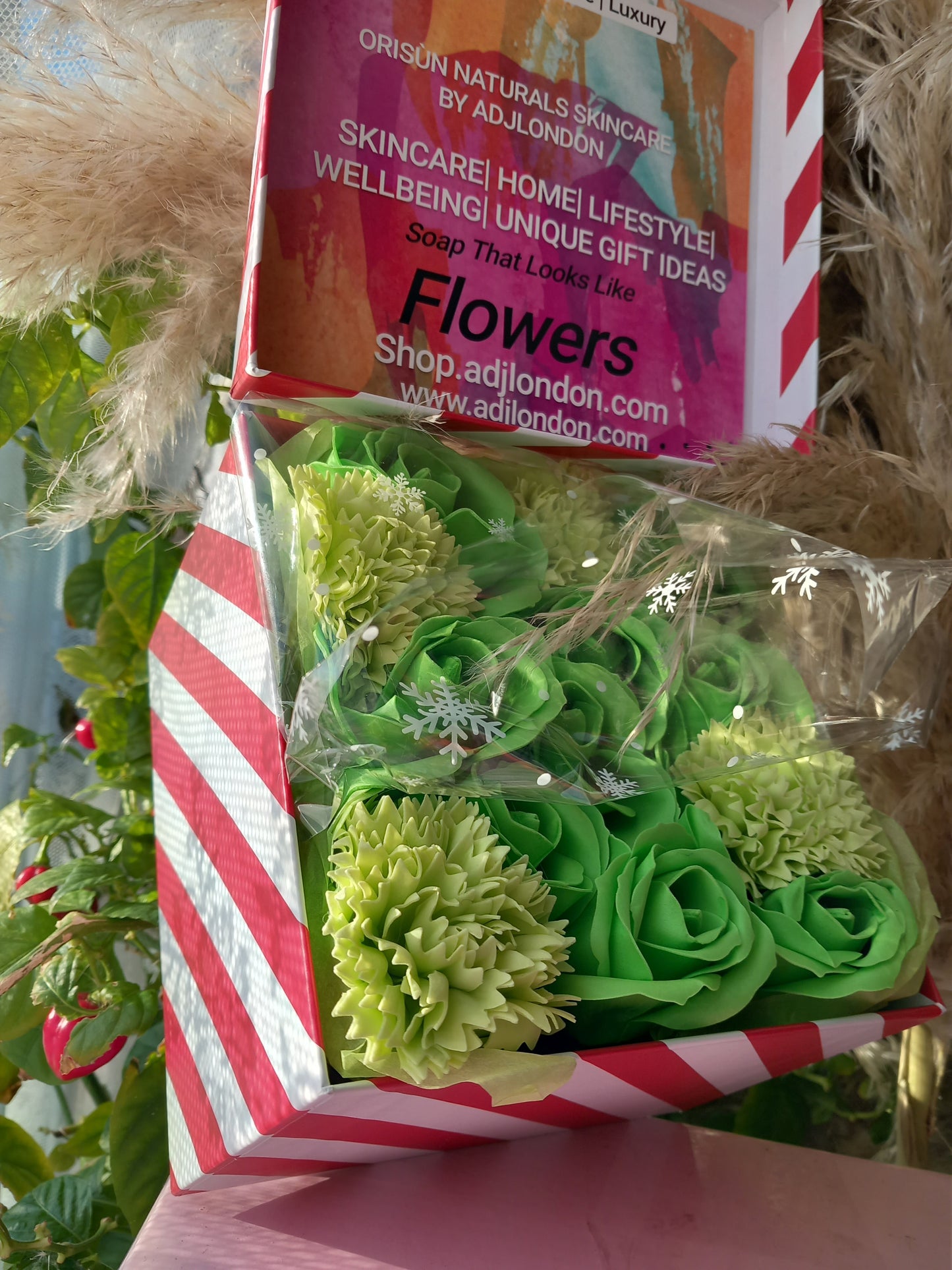 ALL SHADES GREEN ROSE HEADS CARNATIONS FLOWER SOAP IN CANDY CANE COLOUR DISPLAY BOX