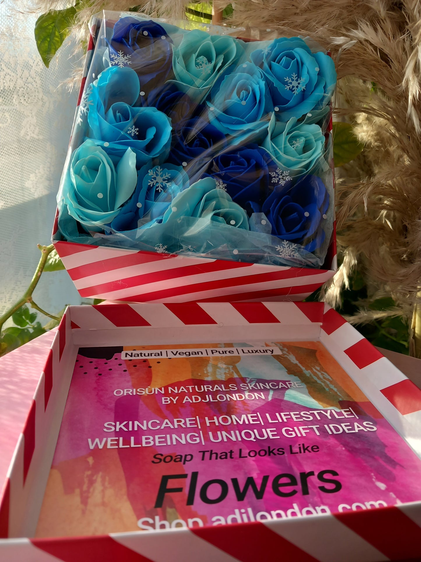 ALL BLUE SHADES ROSE HEADS FLOWER SOAP IN CANDY CANE COLOUR DISPLAY BOX