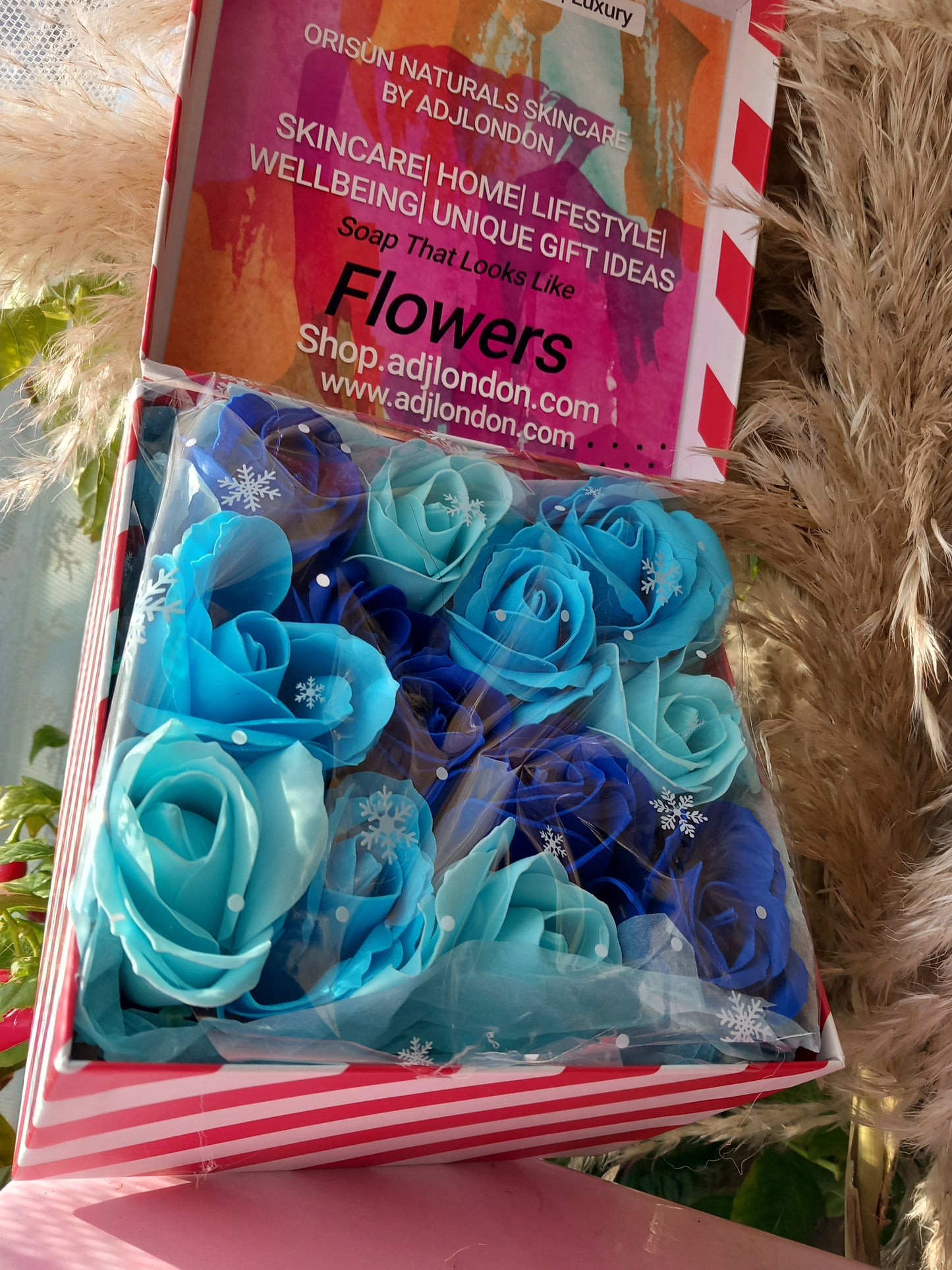 ALL BLUE SHADES ROSE HEADS FLOWER SOAP IN CANDY CANE COLOUR DISPLAY BOX