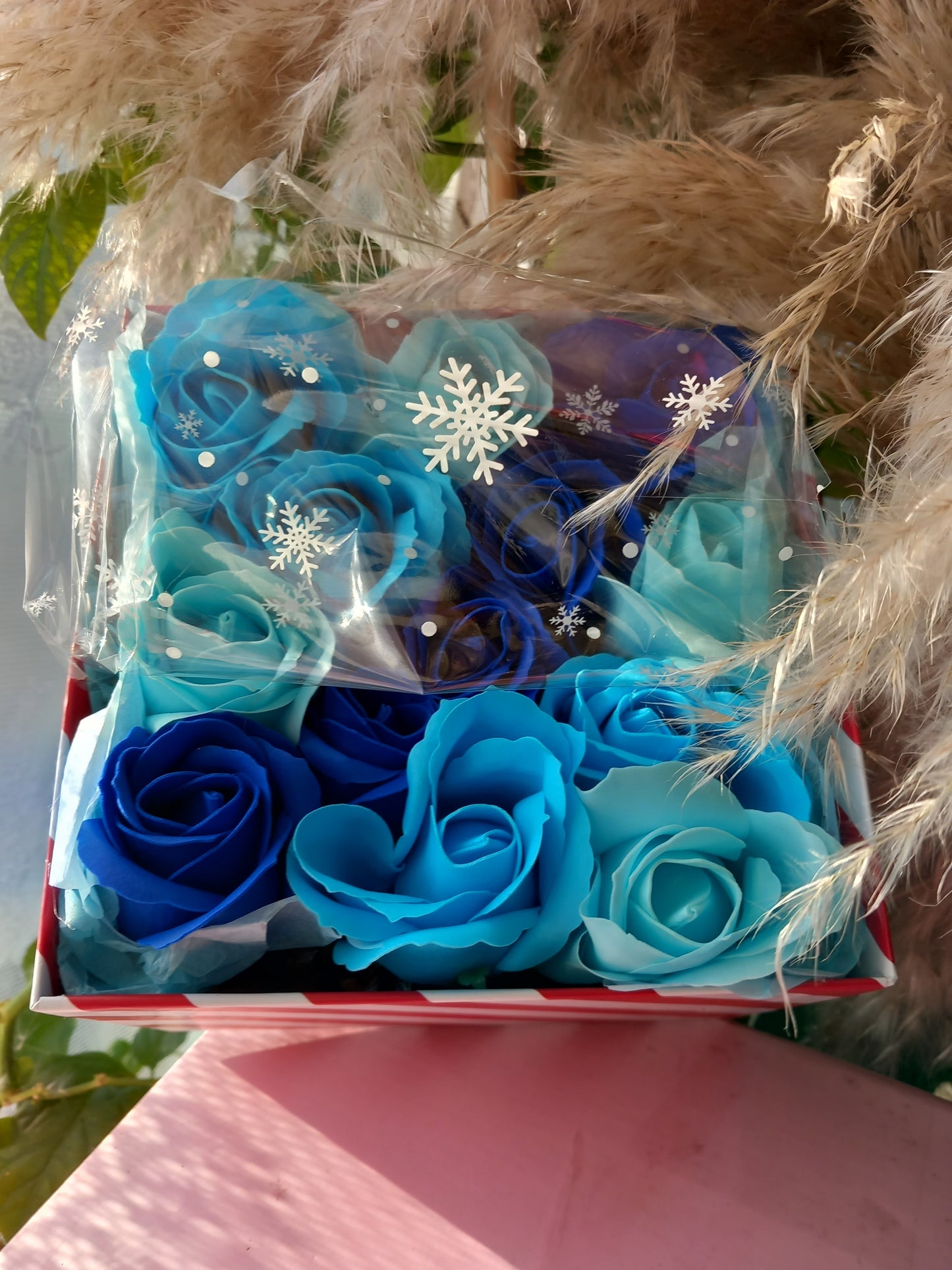 ALL BLUE SHADES ROSE HEADS FLOWER SOAP IN CANDY CANE COLOUR DISPLAY BOX