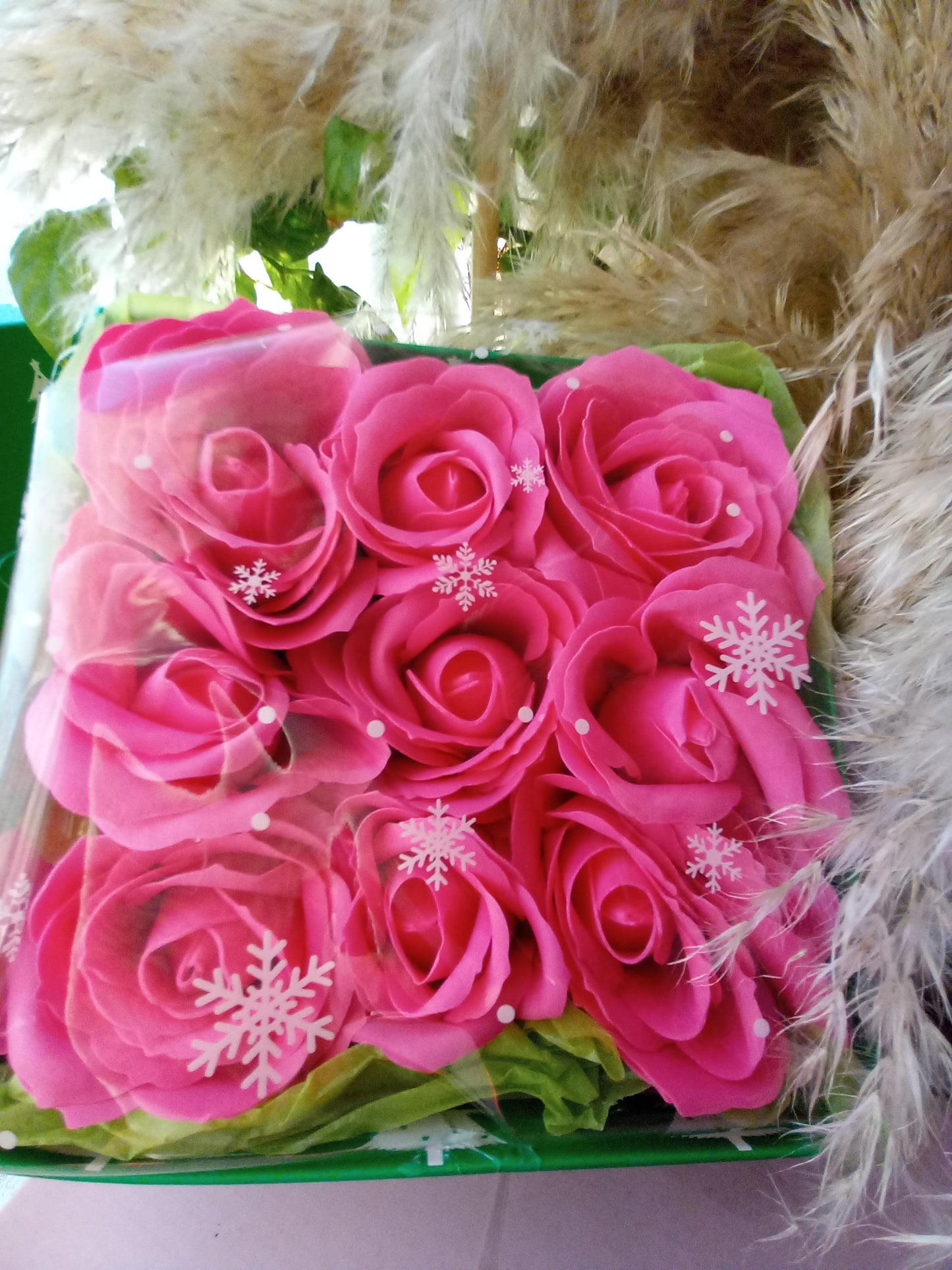 NO PRAMPRAS LARGE PINK ROSE HEADS FLOWER SOAP IN GREEN DISPLAY BOX