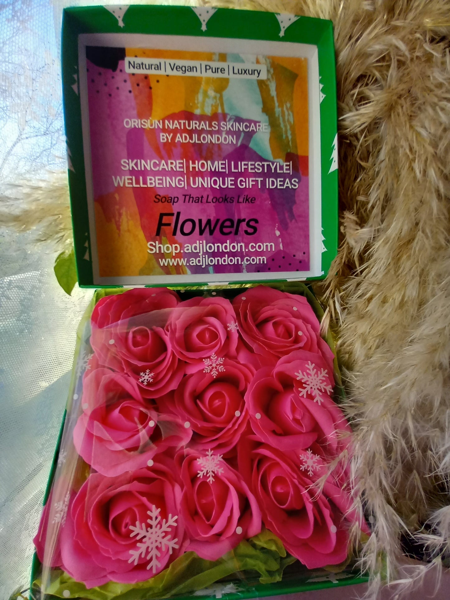 NO PRAMPRAS LARGE PINK ROSE HEADS FLOWER SOAP IN GREEN DISPLAY BOX