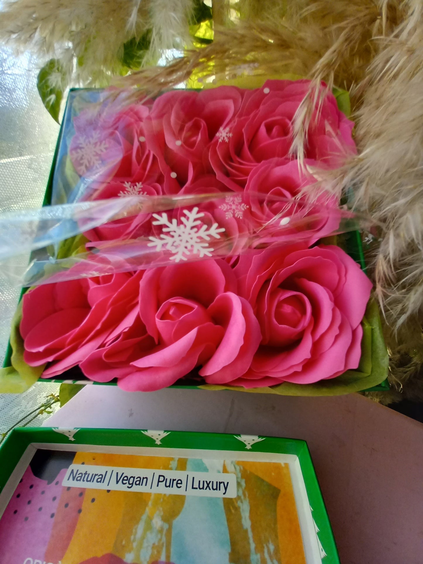 NO PRAMPRAS LARGE PINK ROSE HEADS FLOWER SOAP IN GREEN DISPLAY BOX