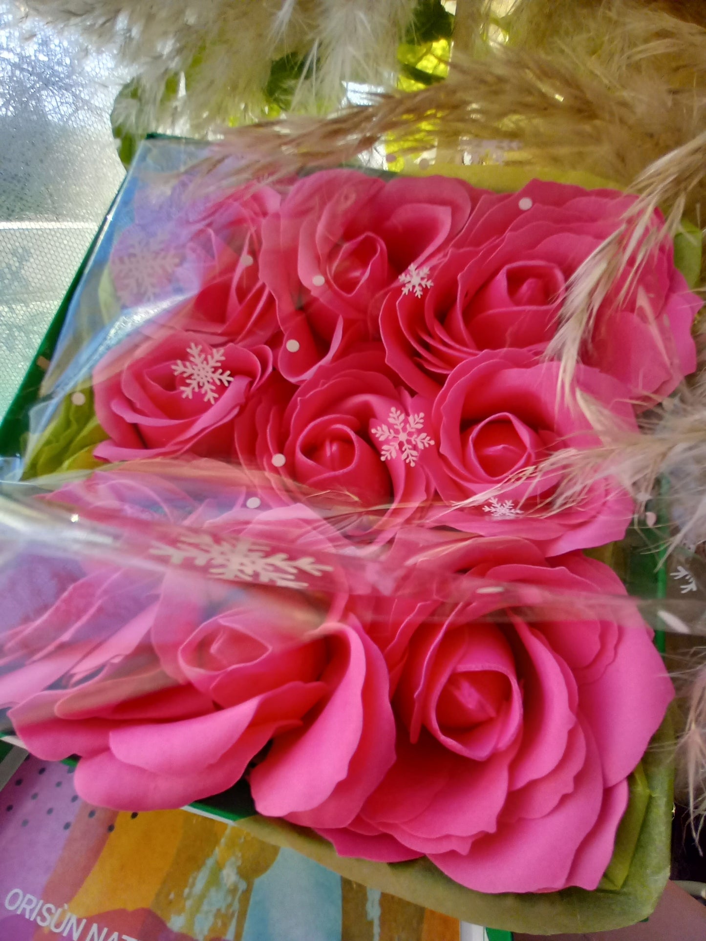 NO PRAMPRAS LARGE PINK ROSE HEADS FLOWER SOAP IN GREEN DISPLAY BOX