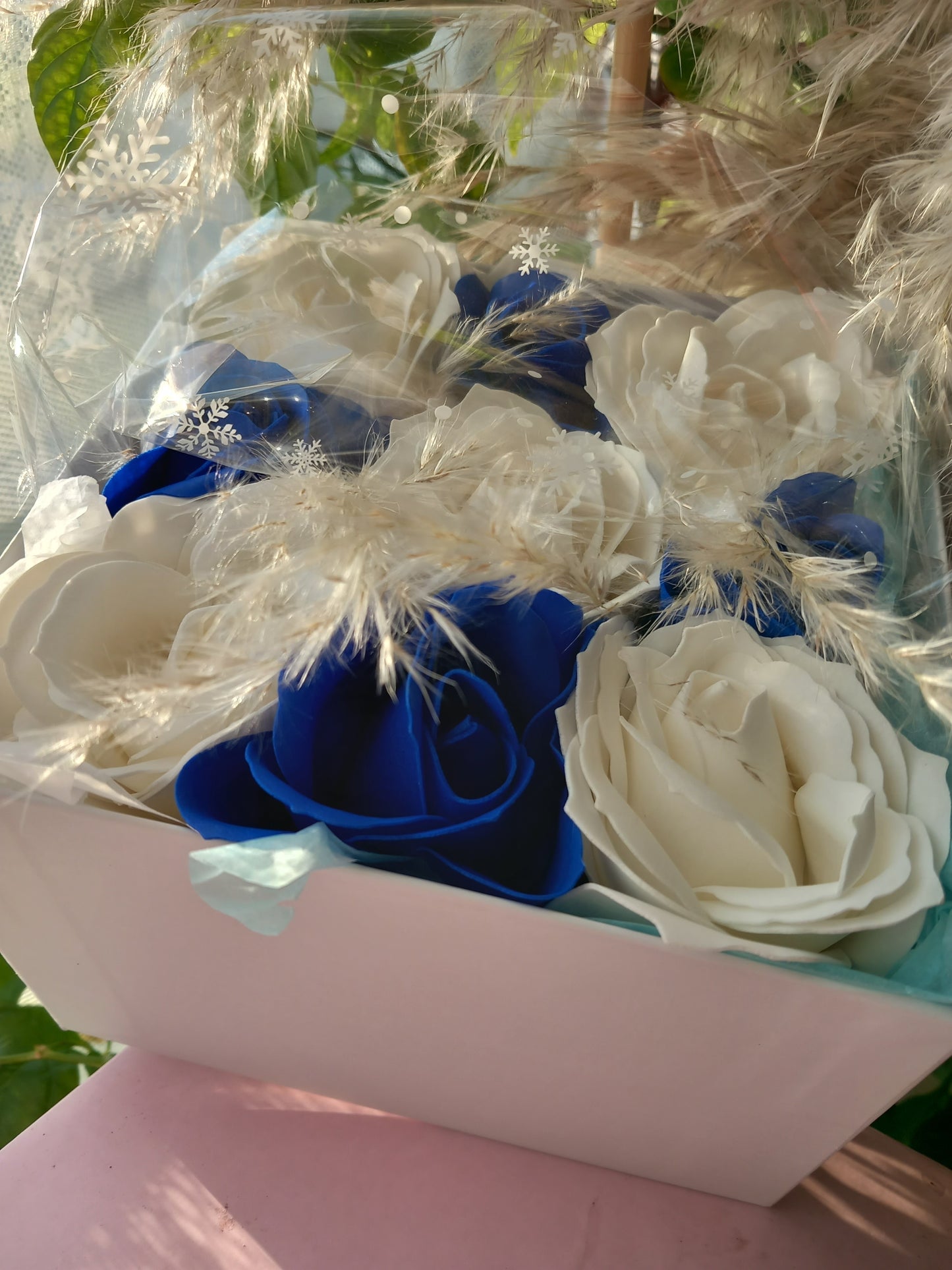 9 LARGE NAVY BLUE CREAM ROSE HEADS FLOWER SOAP IN WHITE DISPLAY BOX