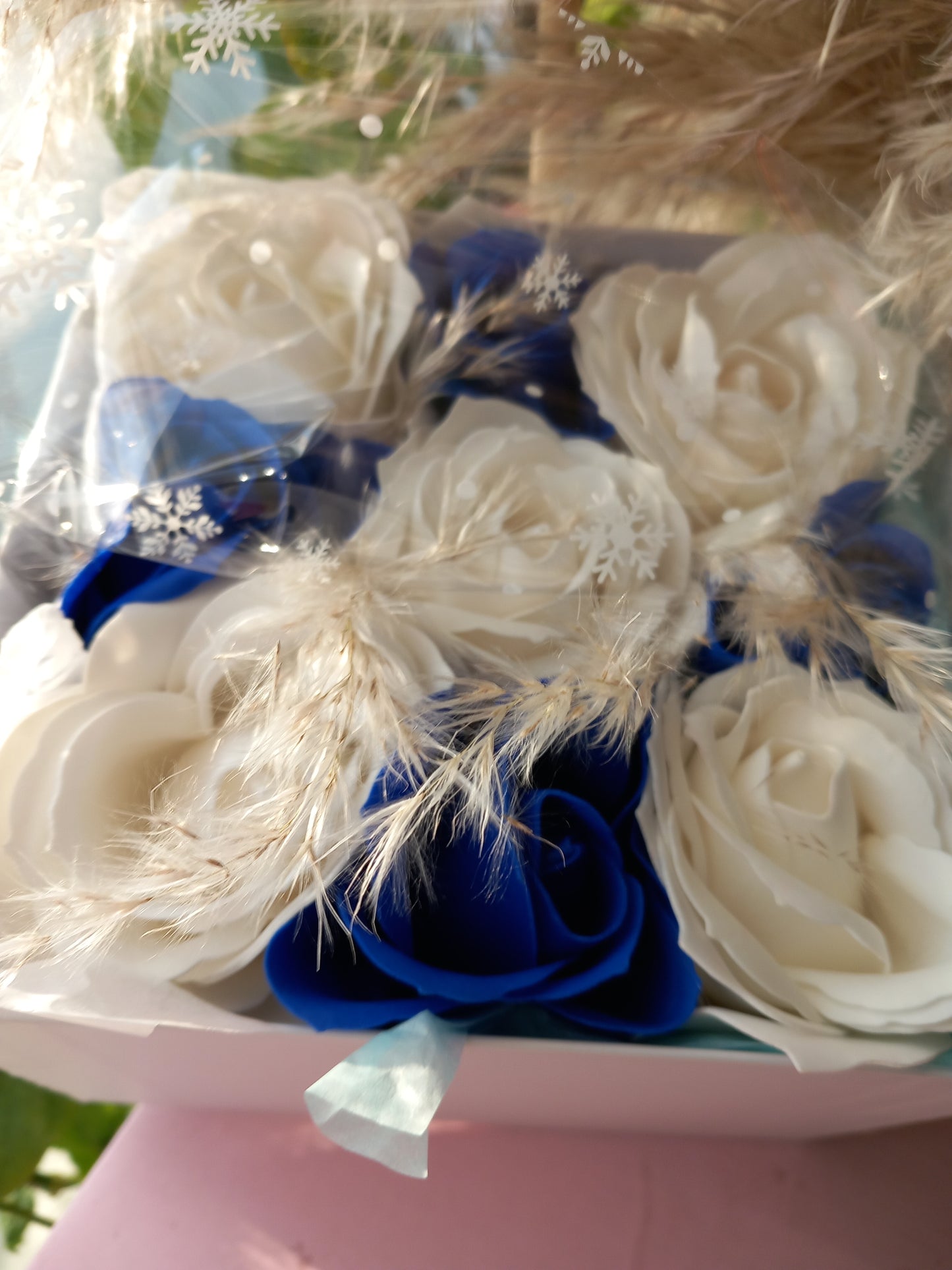 9 LARGE NAVY BLUE CREAM ROSE HEADS FLOWER SOAP IN WHITE DISPLAY BOX