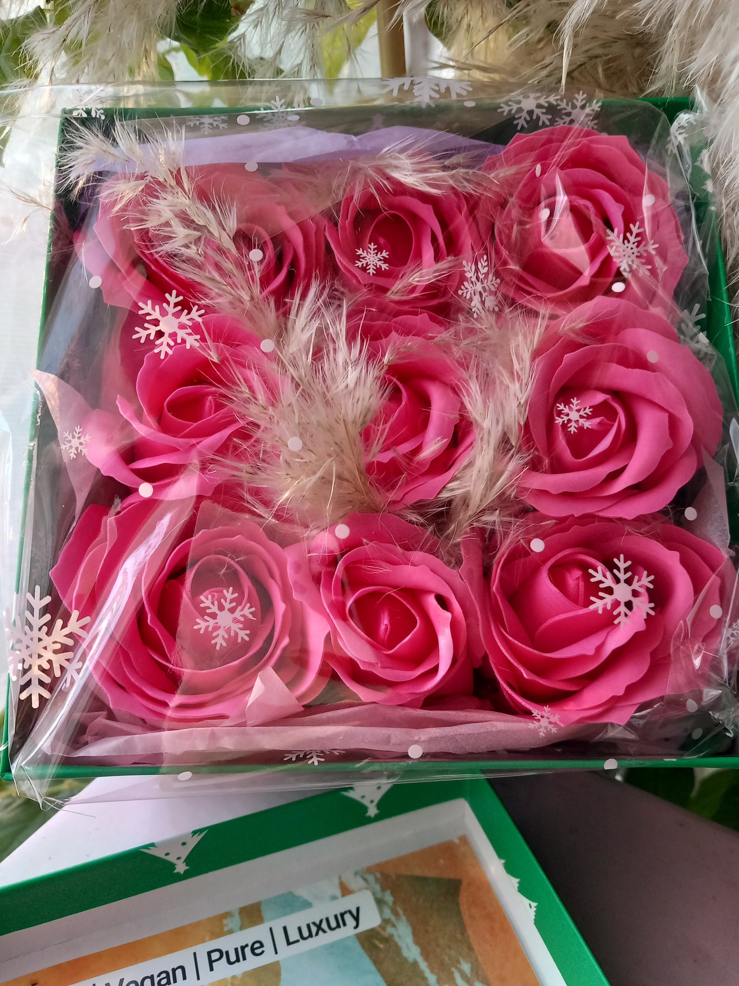 9 LARGE PINK ROSE HEADS FLOWER SOAP IN GREEN DISPLAY BOX