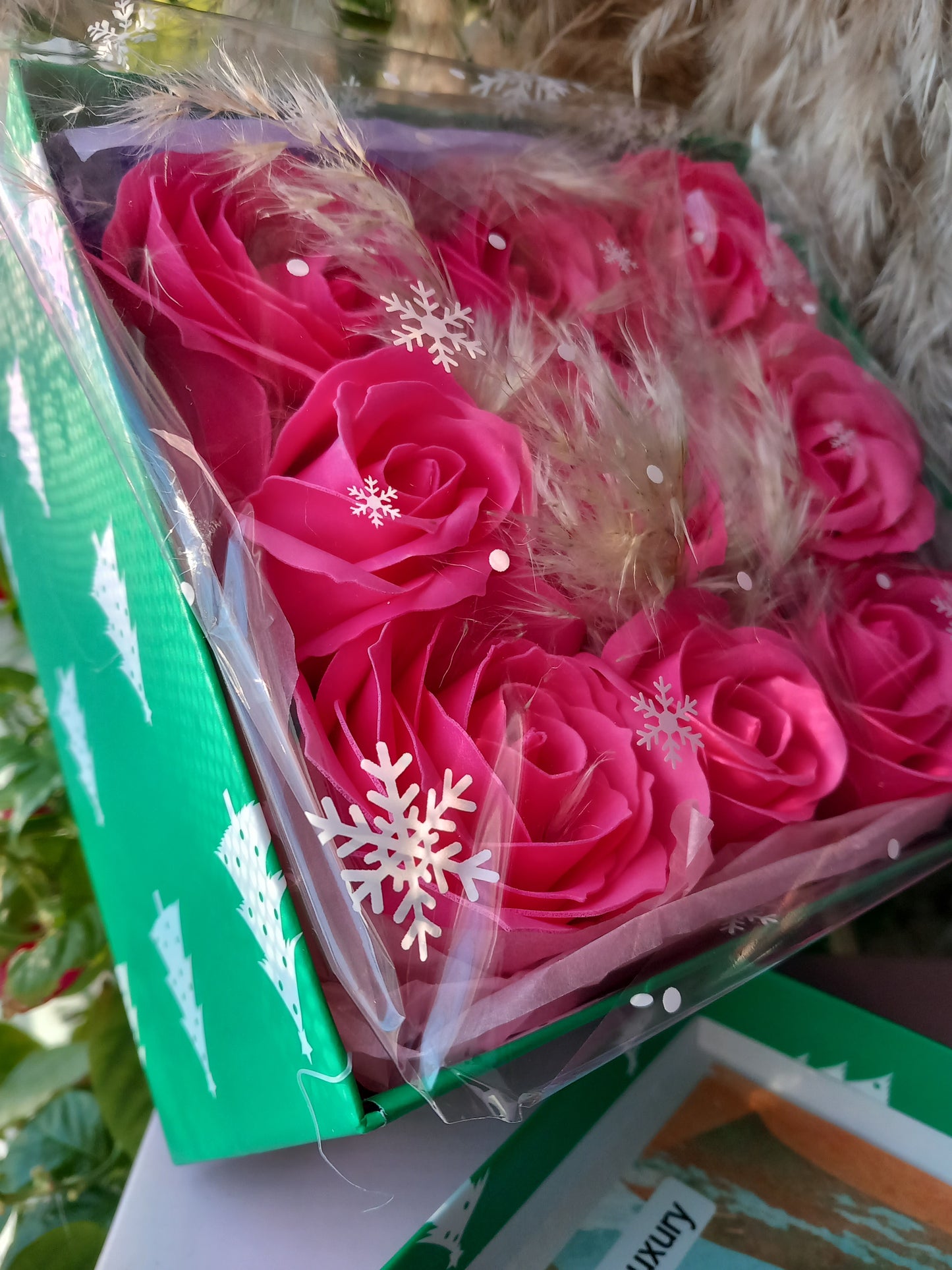 9 LARGE PINK ROSE HEADS FLOWER SOAP IN GREEN DISPLAY BOX