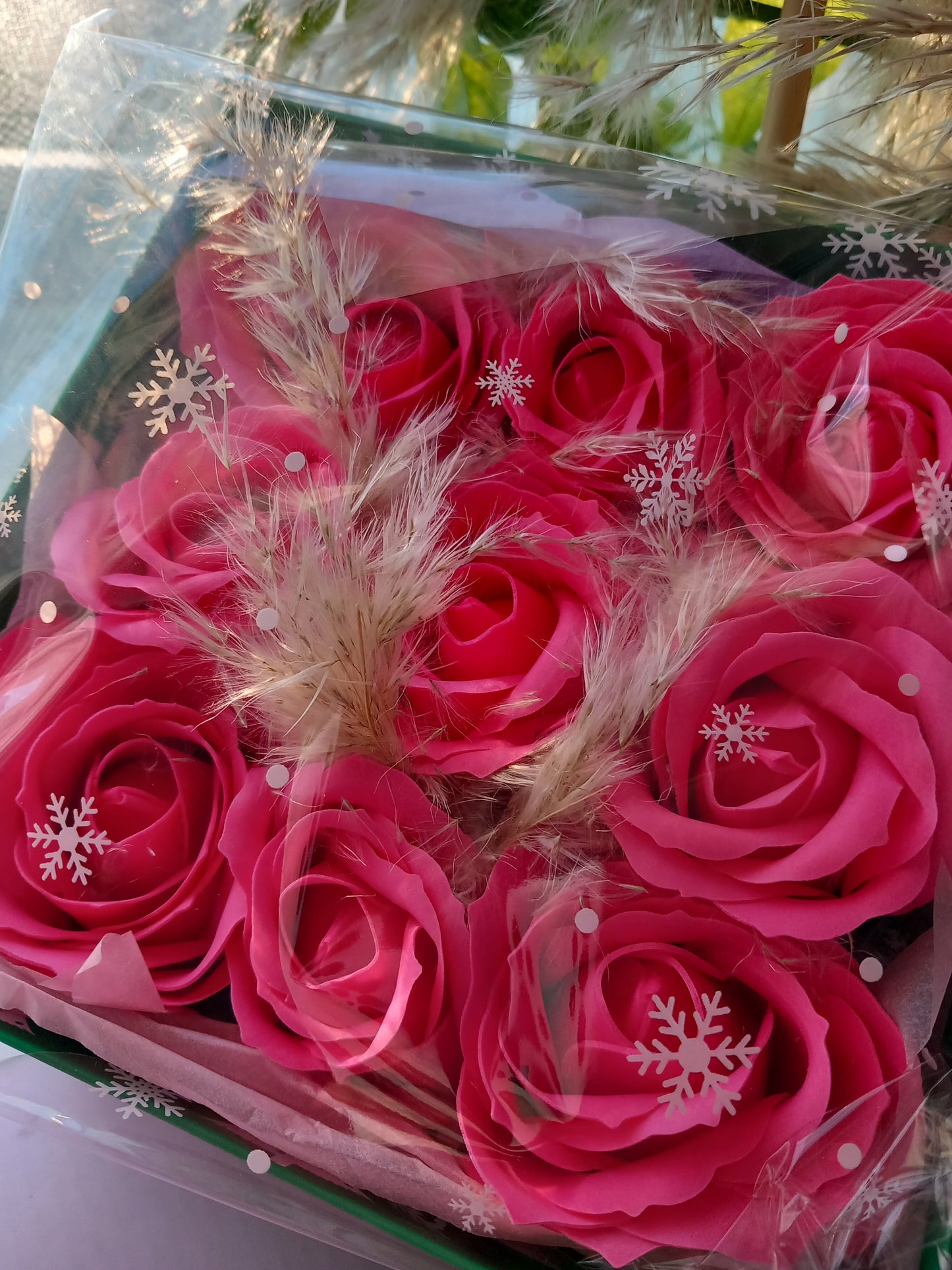 9 LARGE PINK ROSE HEADS FLOWER SOAP IN GREEN DISPLAY BOX