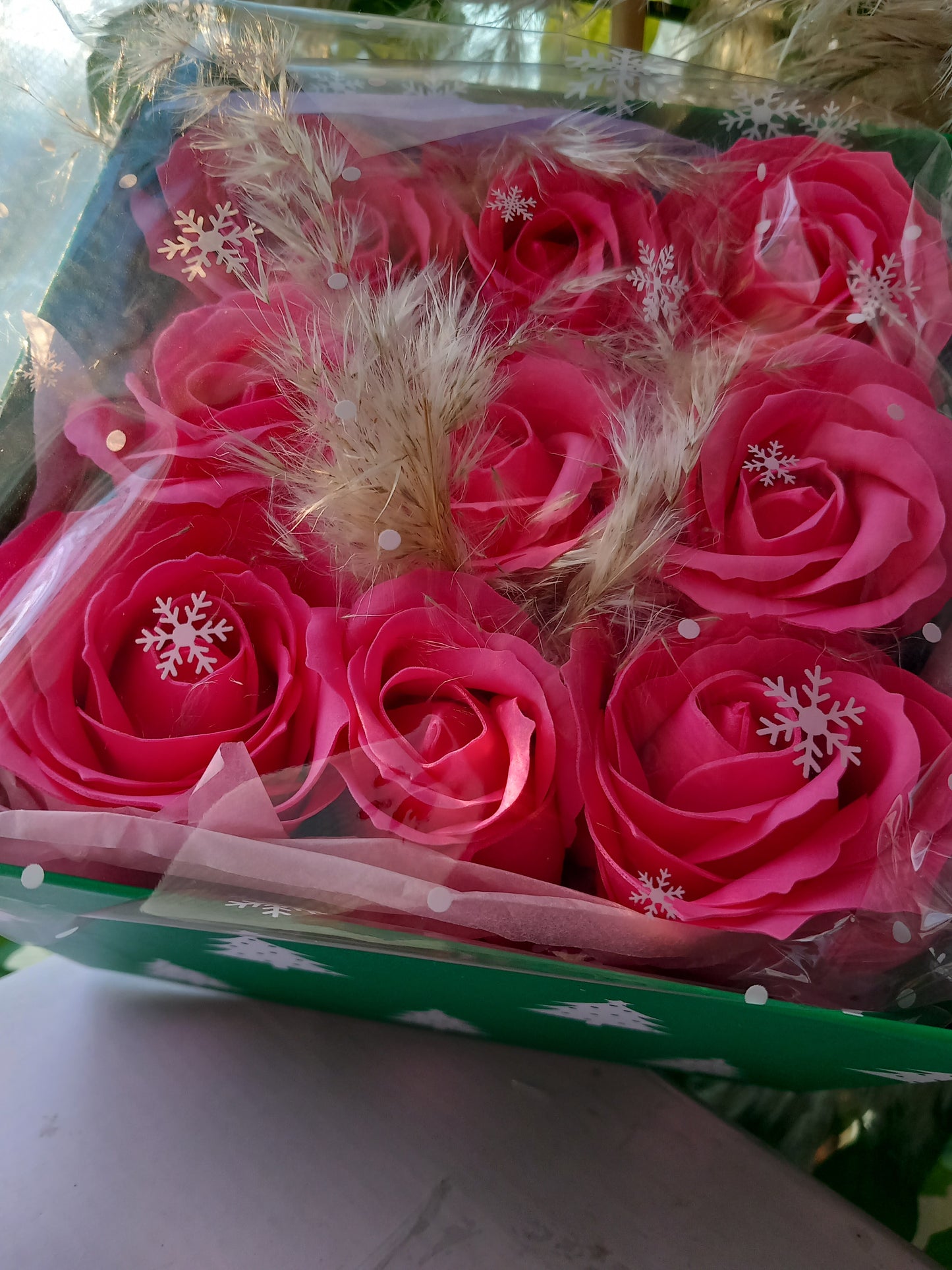 9 LARGE PINK ROSE HEADS FLOWER SOAP IN GREEN DISPLAY BOX