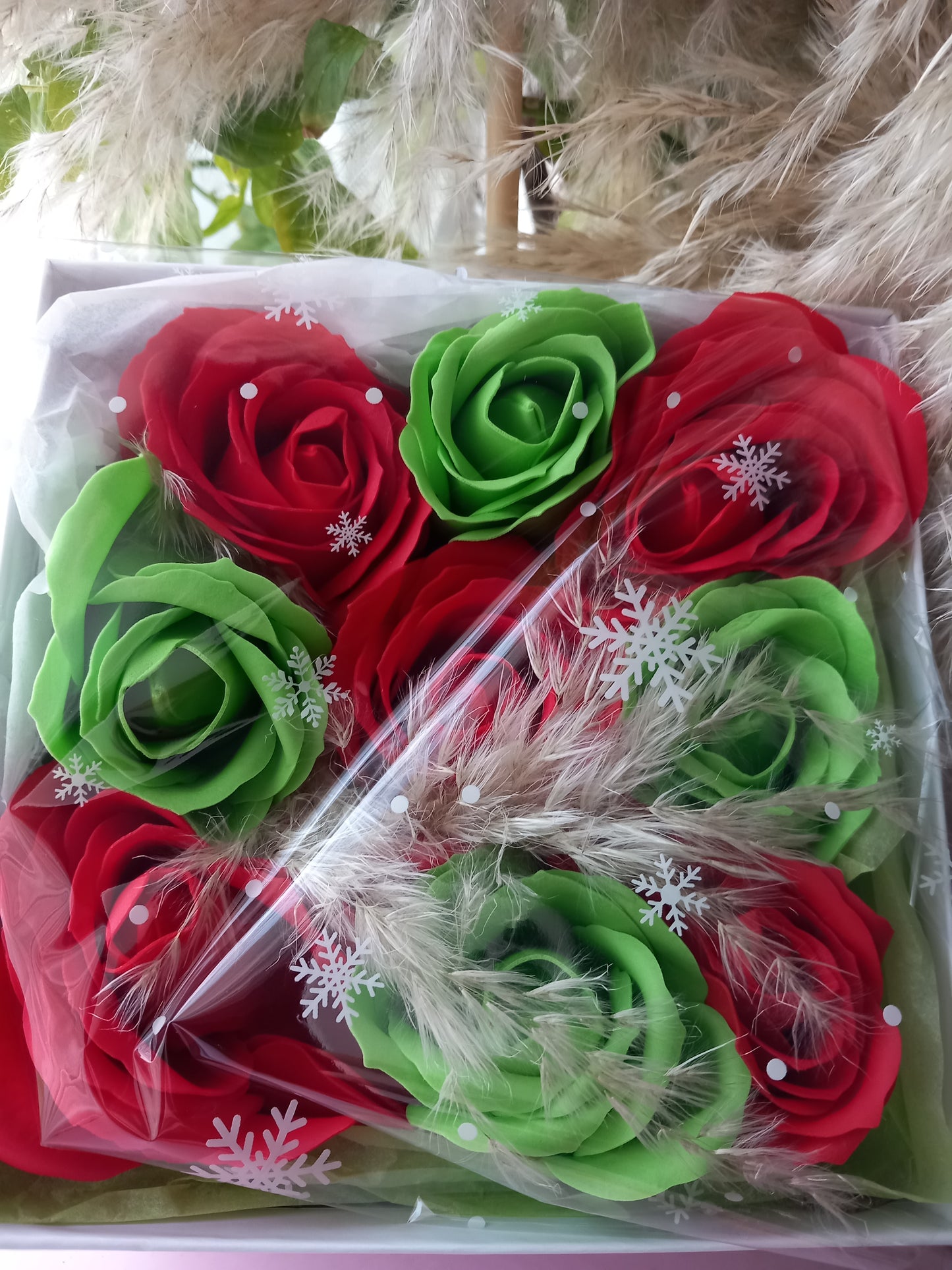 LARGE RED GREEN ROSE HEADS FLOWER SOAP IN WHITE DISPLAY BOX