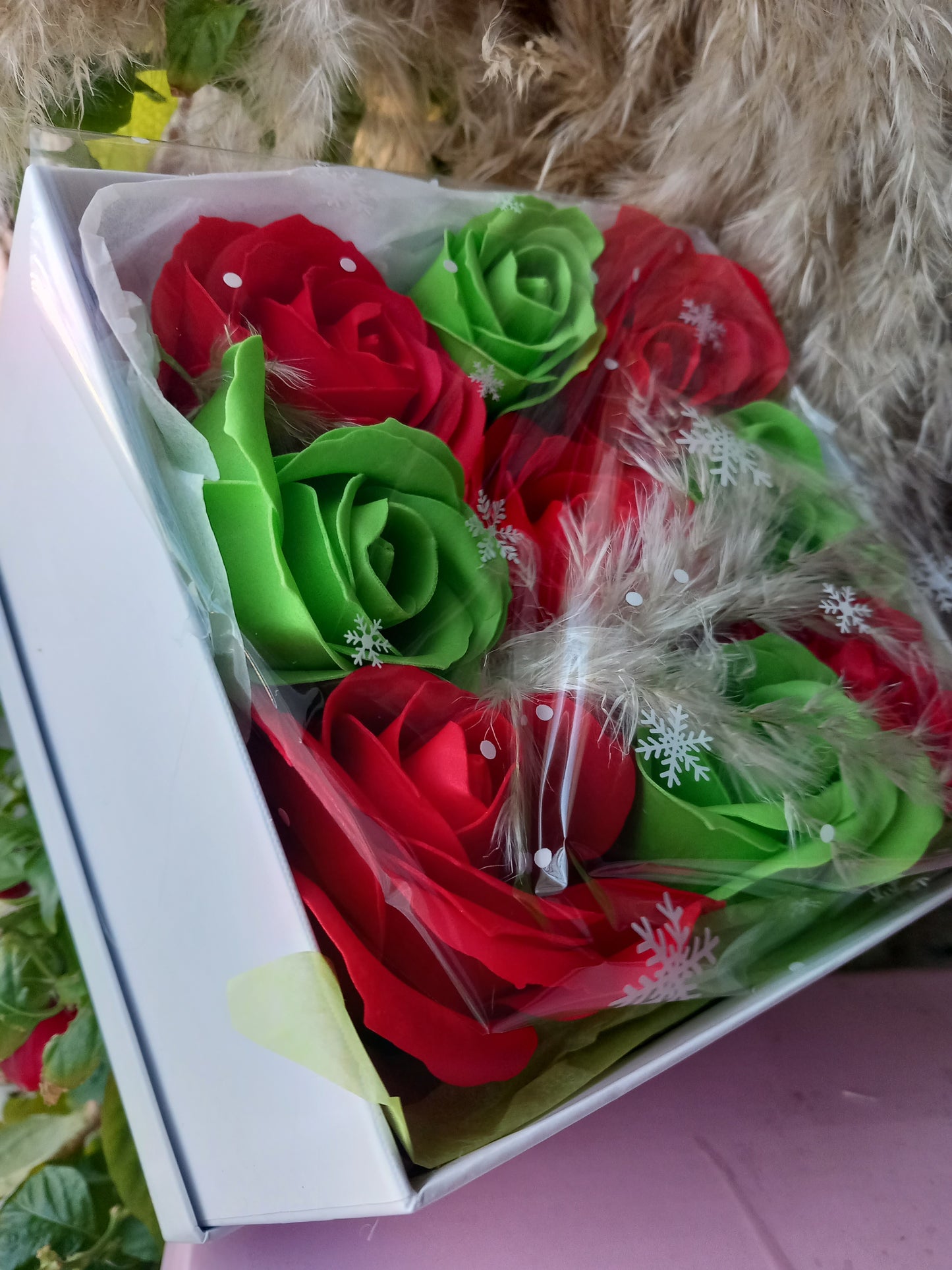 LARGE RED GREEN ROSE HEADS FLOWER SOAP IN WHITE DISPLAY BOX