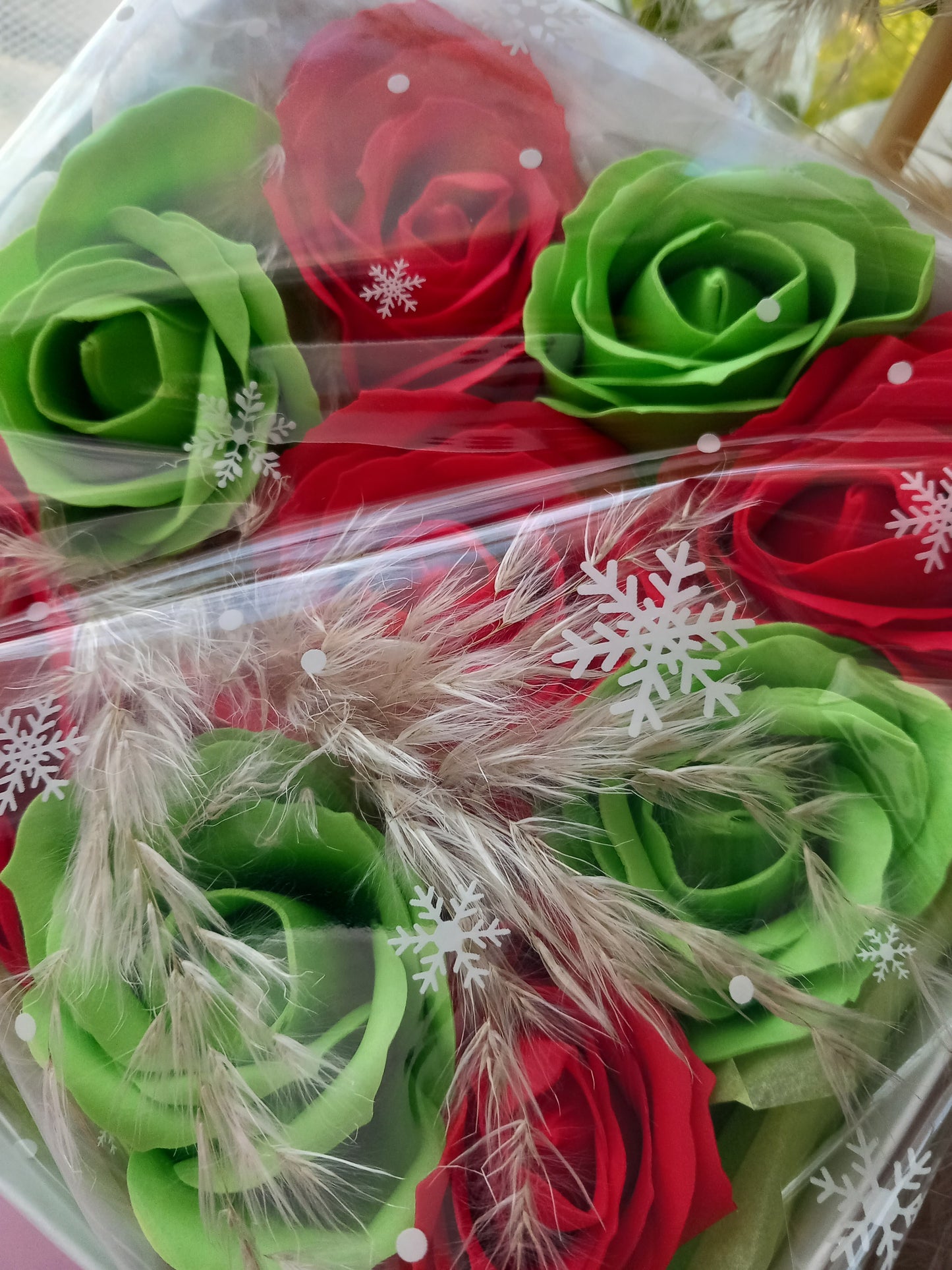 LARGE RED GREEN ROSE HEADS FLOWER SOAP IN WHITE DISPLAY BOX