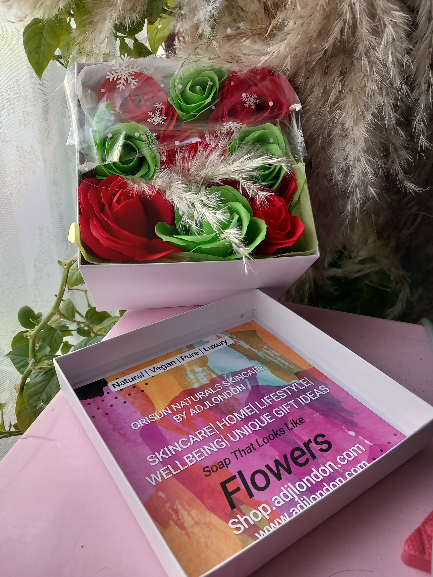 LARGE RED GREEN ROSE HEADS FLOWER SOAP IN WHITE DISPLAY BOX