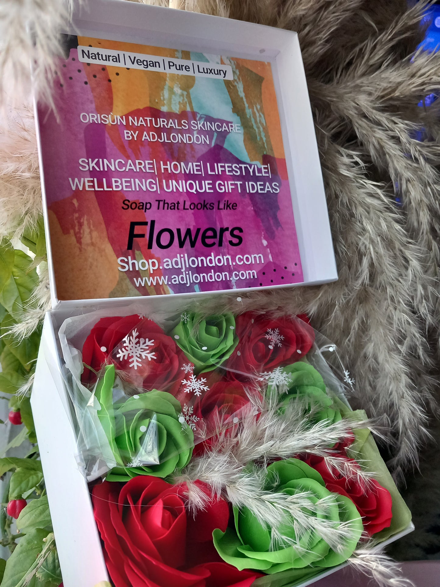 LARGE RED GREEN ROSE HEADS FLOWER SOAP IN WHITE DISPLAY BOX