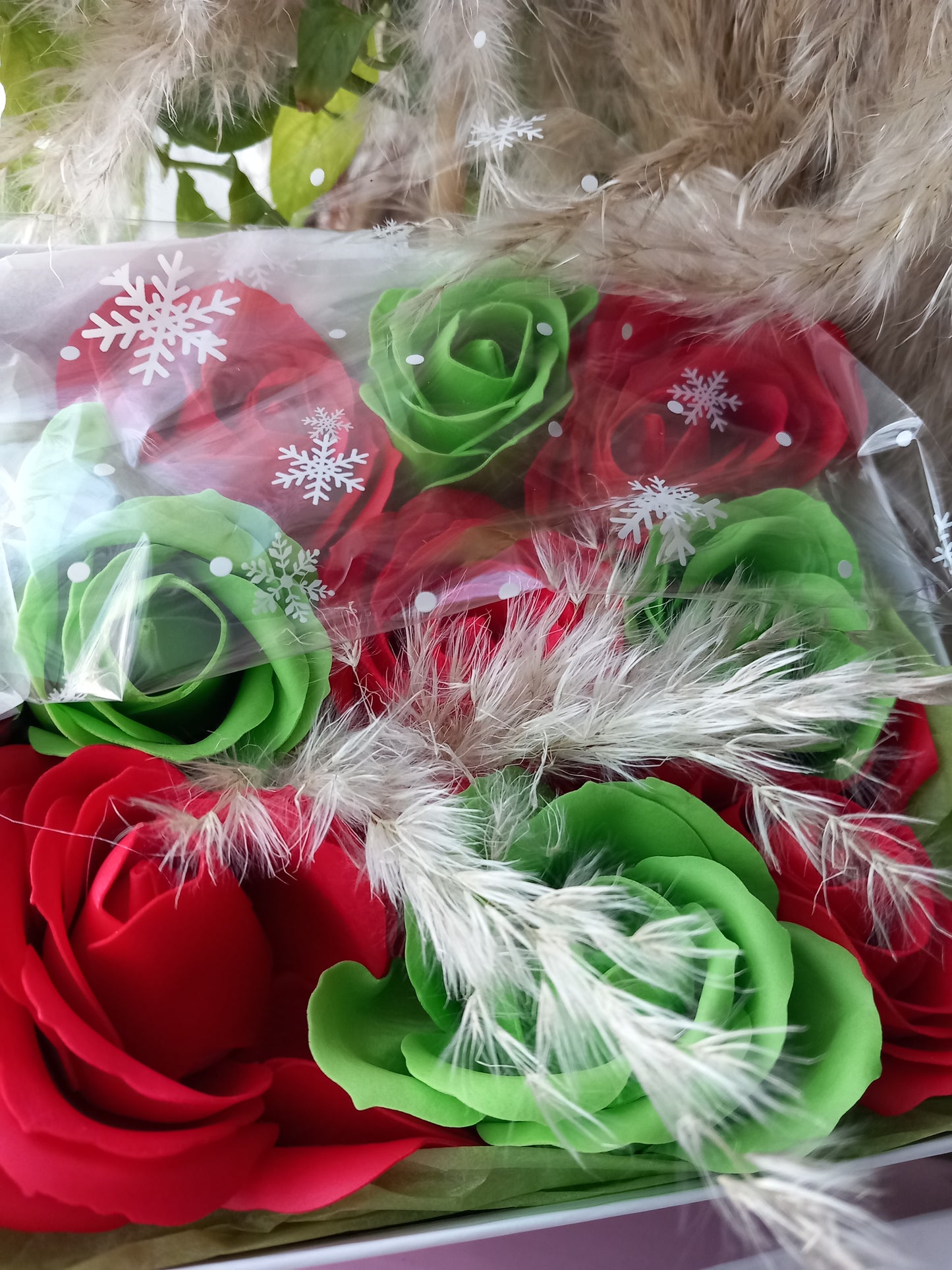 LARGE RED GREEN ROSE HEADS FLOWER SOAP IN WHITE DISPLAY BOX