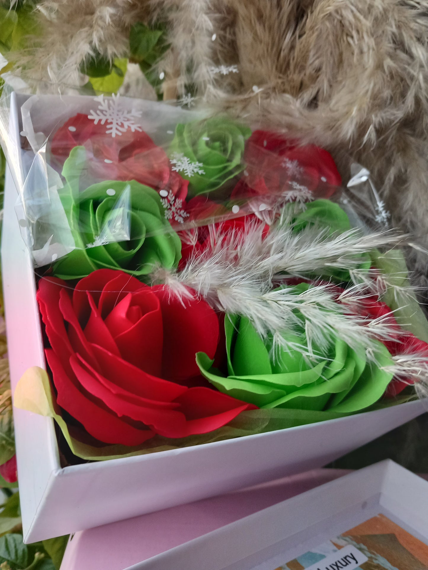 LARGE RED GREEN ROSE HEADS FLOWER SOAP IN WHITE DISPLAY BOX