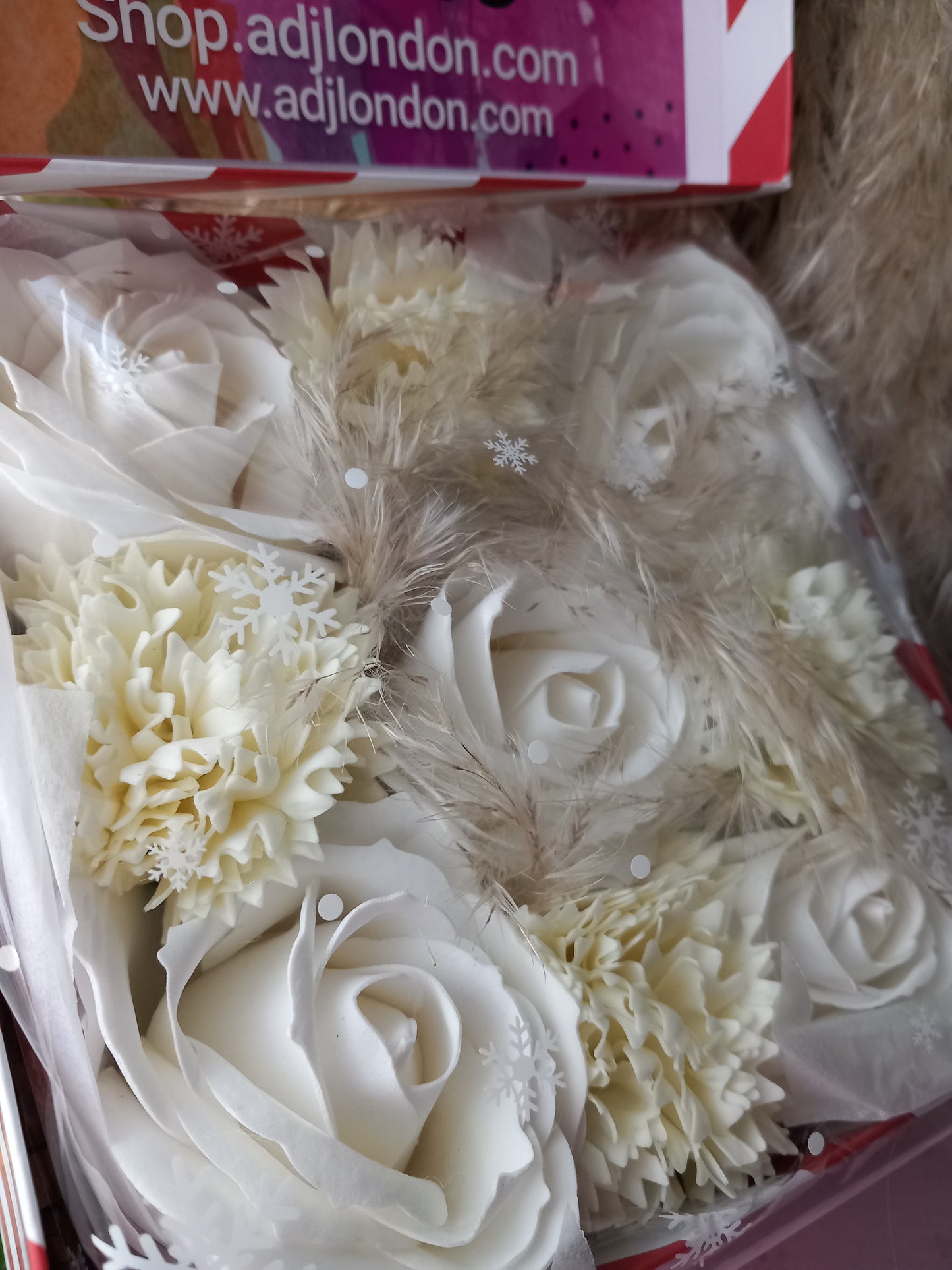 ALL OFF-WHITE LARGE ROSE HEADS CARNATIONS FLOWER SOAP IN CANDY CANE COLOUR DISPLAY BOX