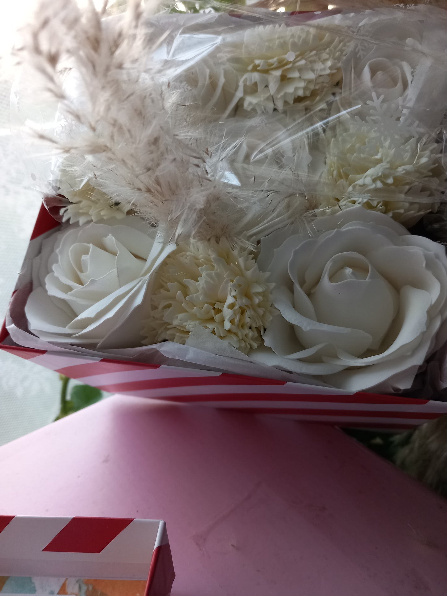 ALL OFF-WHITE LARGE ROSE HEADS CARNATIONS FLOWER SOAP IN CANDY CANE COLOUR DISPLAY BOX