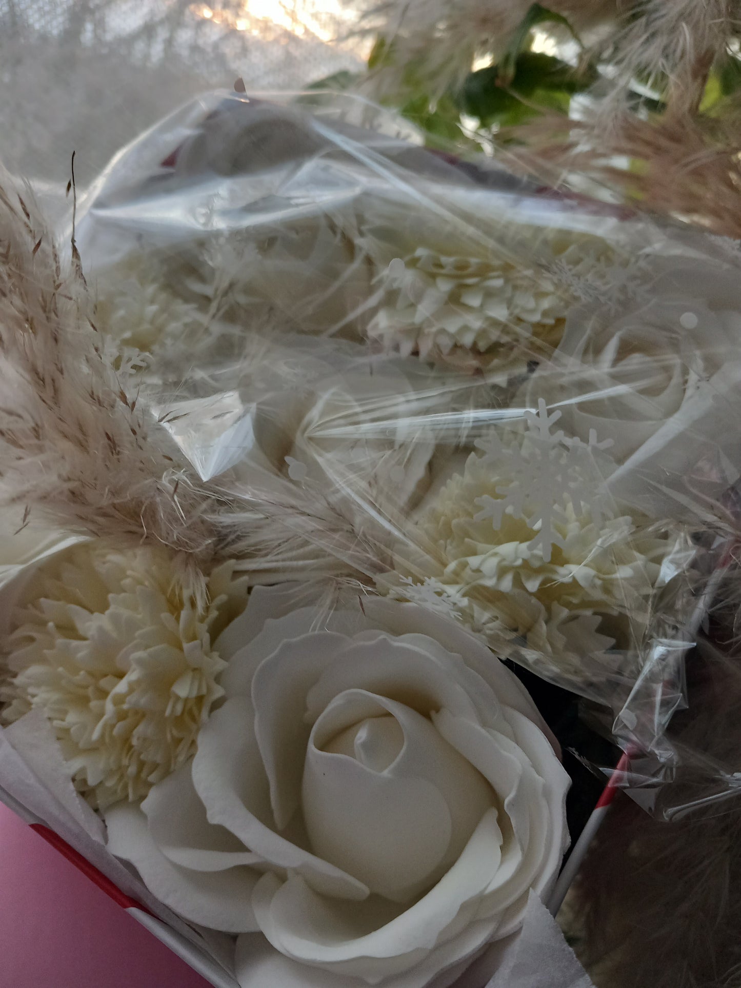 ALL OFF-WHITE LARGE ROSE HEADS CARNATIONS FLOWER SOAP IN CANDY CANE COLOUR DISPLAY BOX