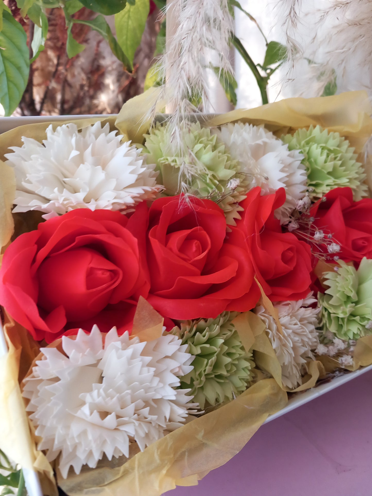 SUNSET ORANGE ROSE HEADS 8 CARNATION FLOWER SOAP IN WHITE DISPLAY BOX